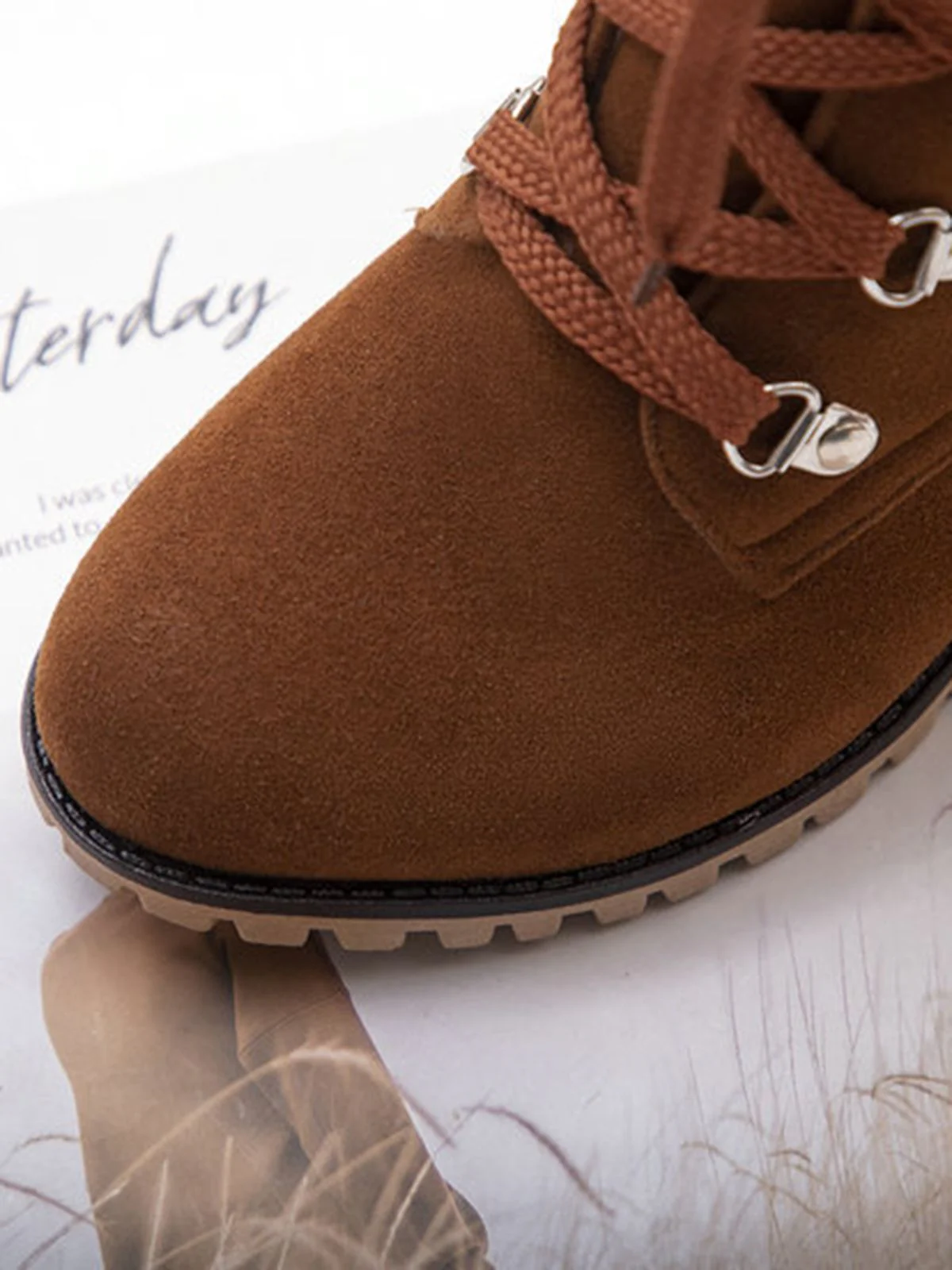 Chaussures à Talons Hauts Style Britannique Bottes Martin Courtes Givrées à Lacets - Image 10