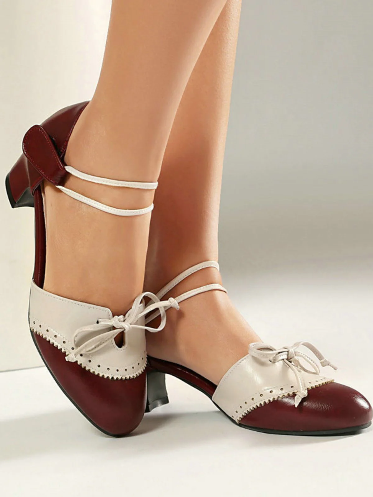 Chaussures Mary Jane Bicolores à Nœud et Talon Bloc - Image 2