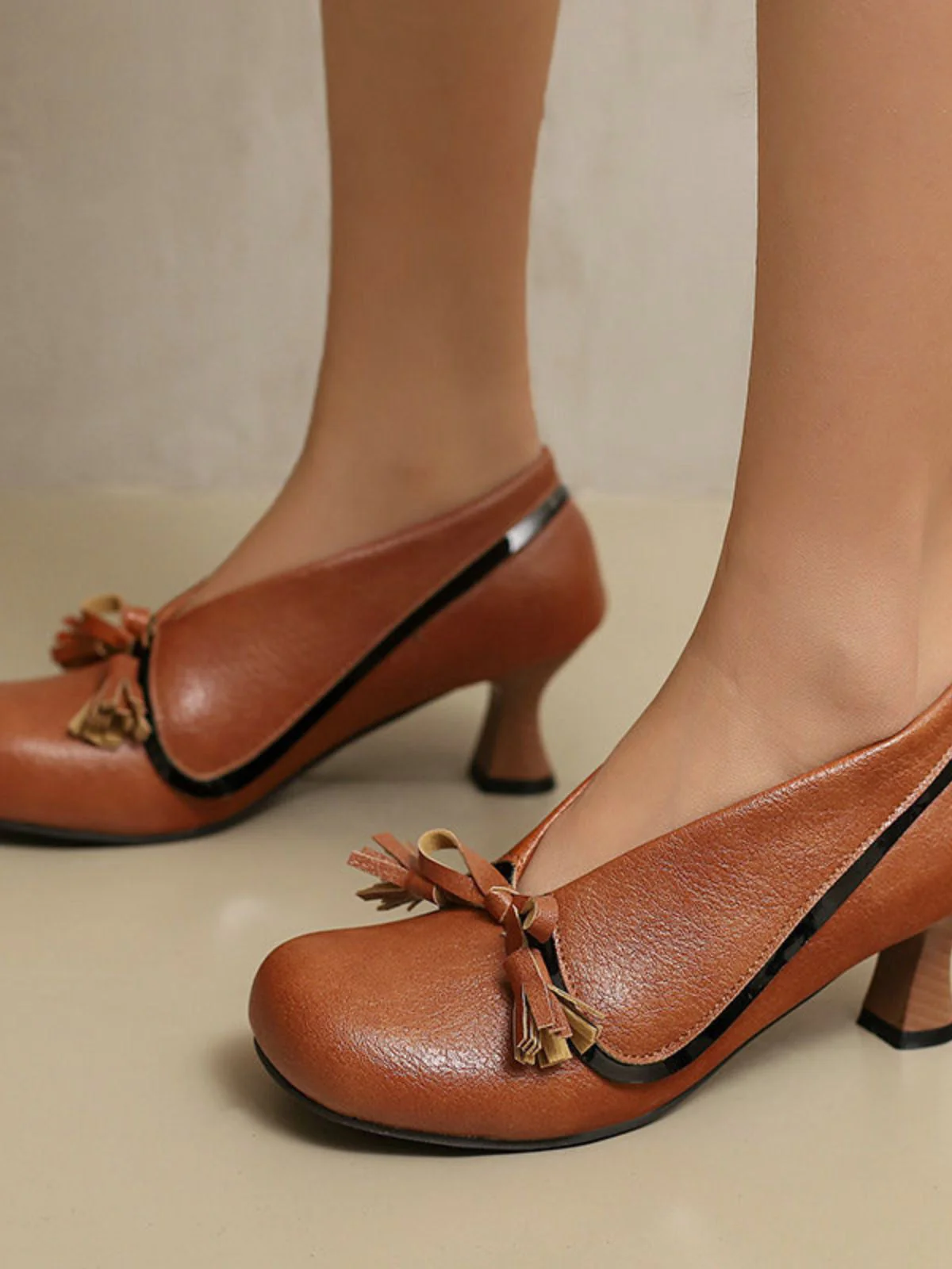 Chaussures rétro à nœud en PU, bout rond et talon compensé - Image 24
