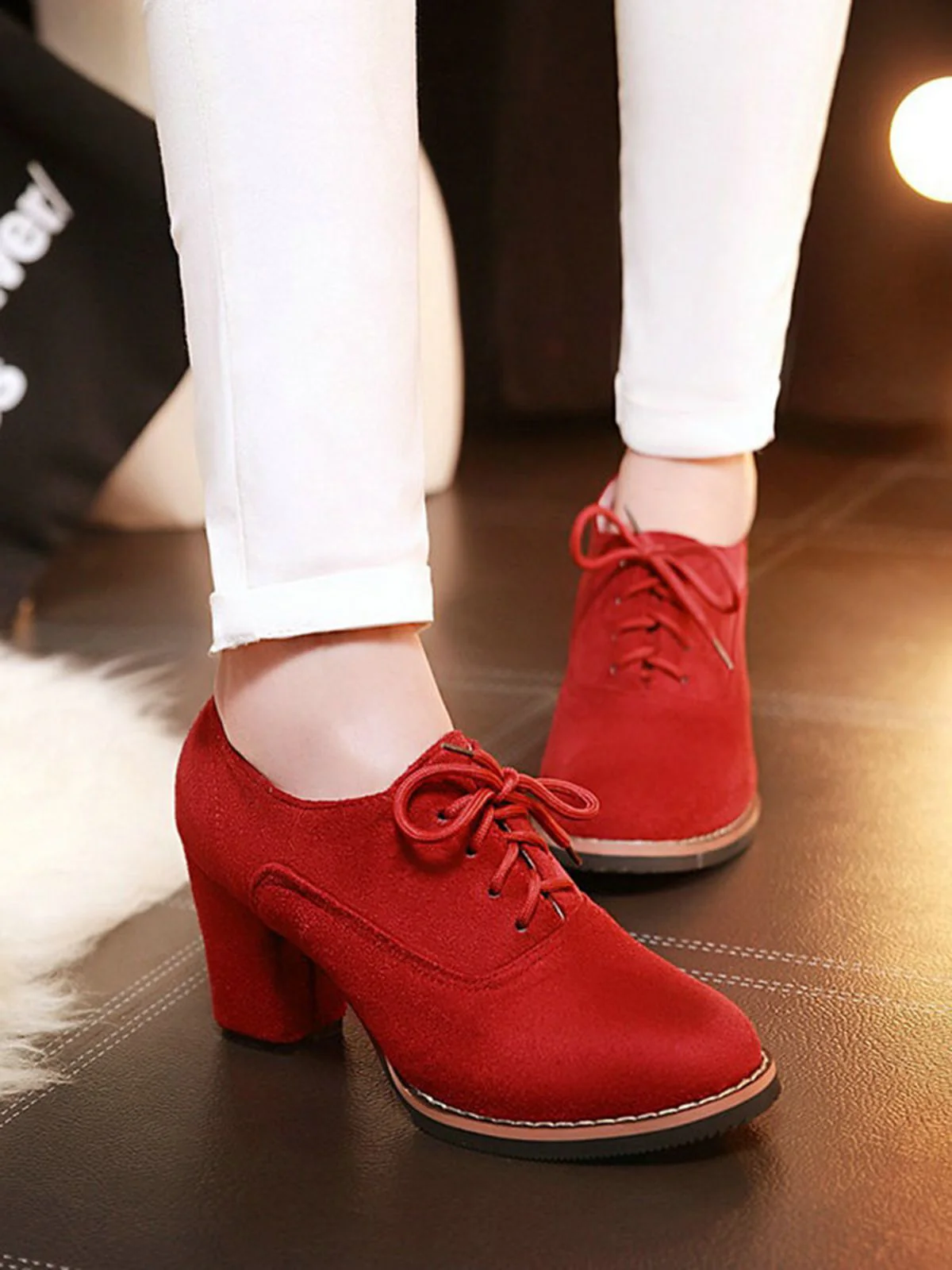 Chaussures Rétro à Talons Épais Lacets Unis - Image 7
