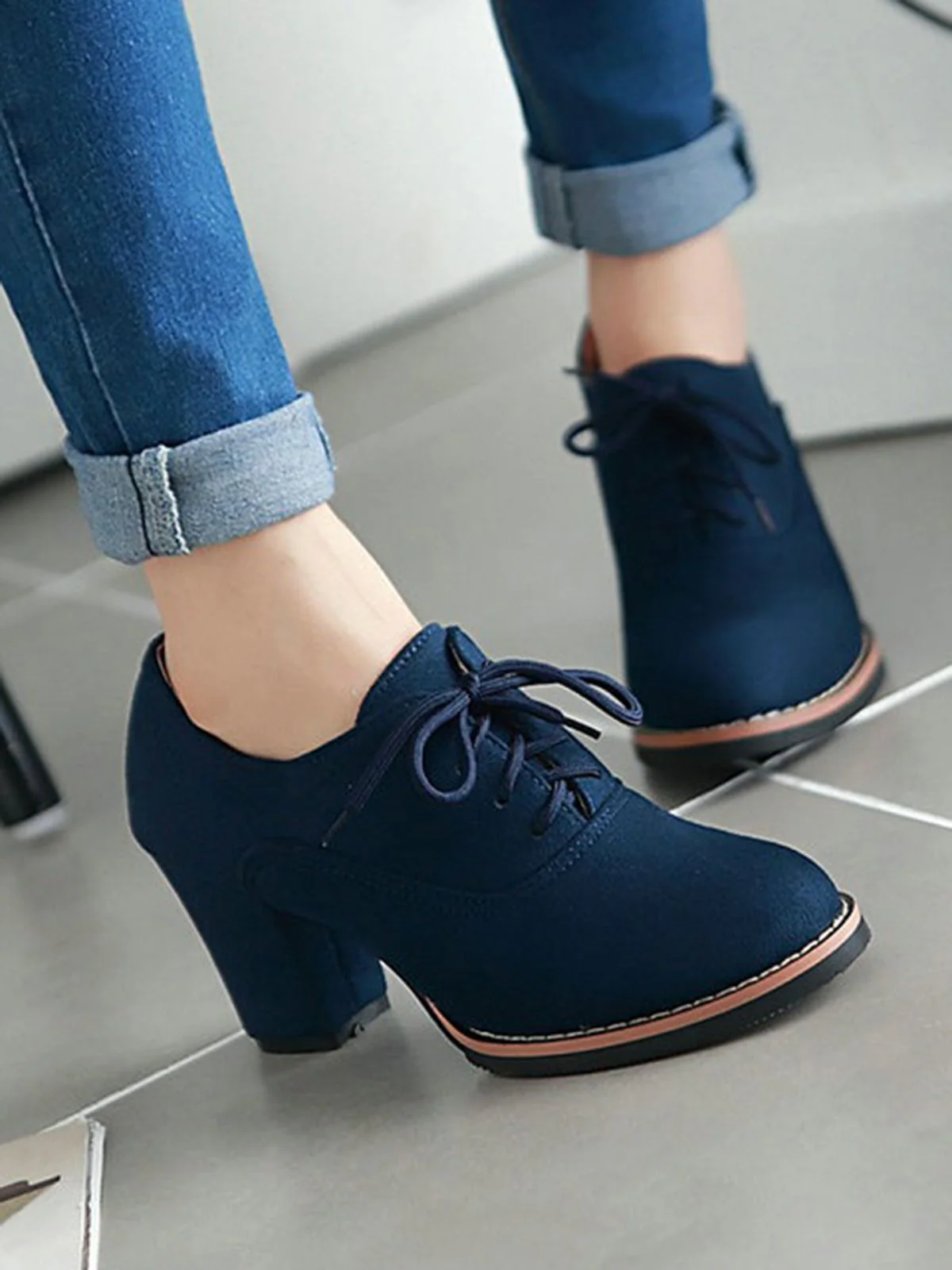 Chaussures Rétro à Talons Épais Lacets Unis - Image 8