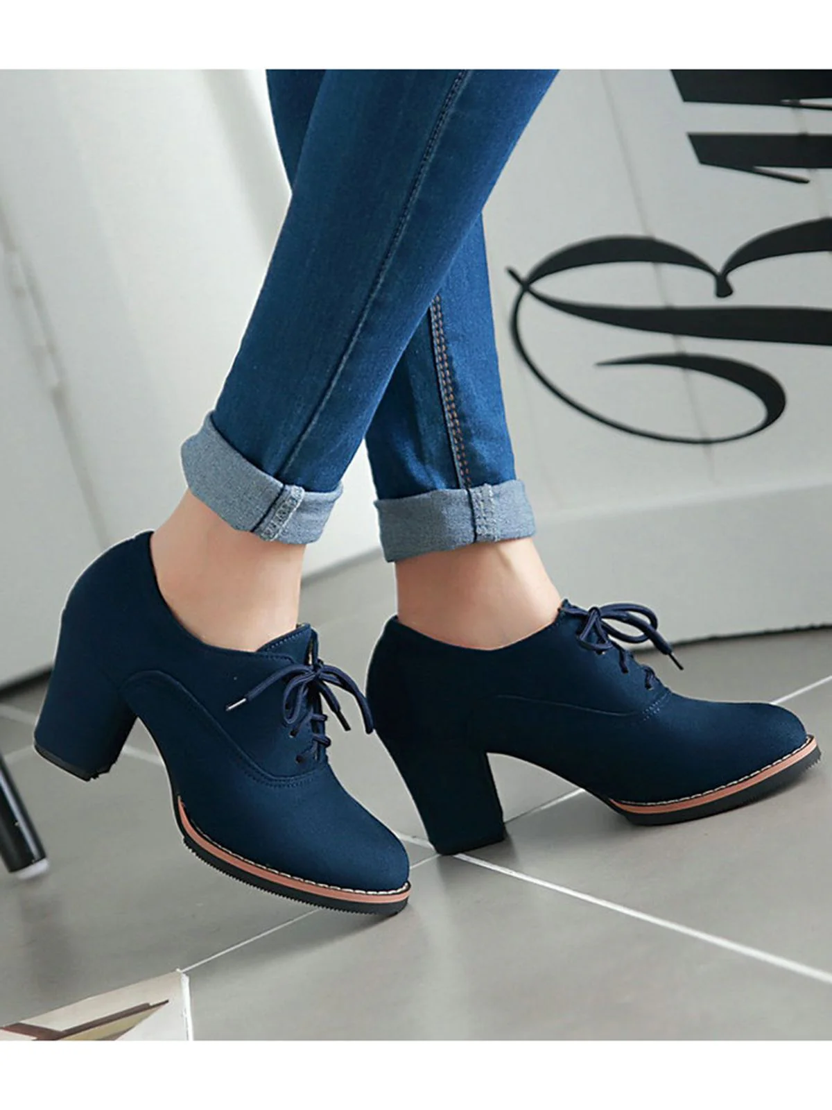 Chaussures Rétro à Talons Épais Lacets Unis - Image 9