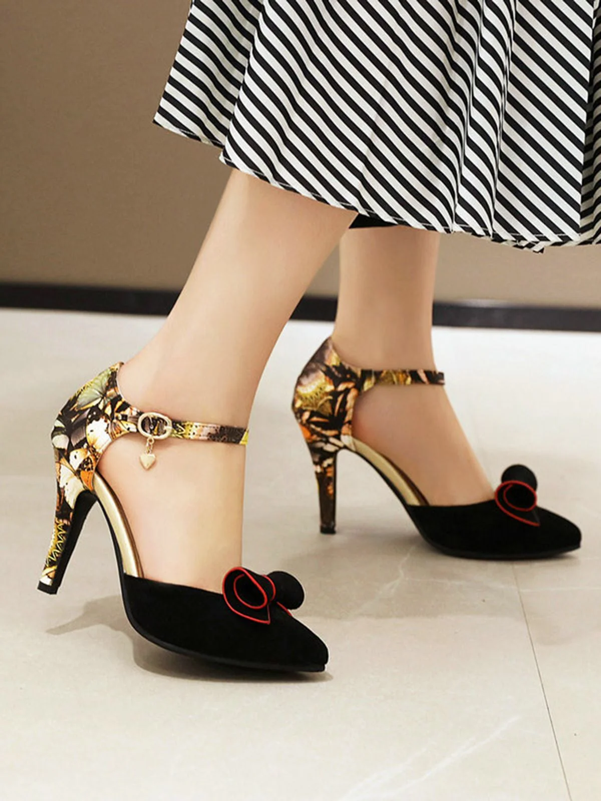 Chaussures Rétro à Talons Hauts et Bout Pointu - Image 5