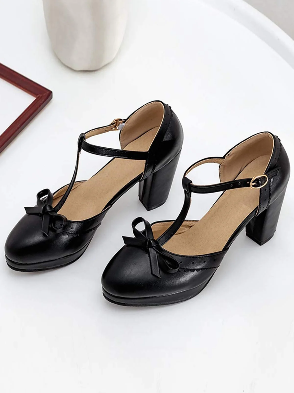 Chaussures Vintage à Talons Hauts avec Sangle en T Blanc - Image 12