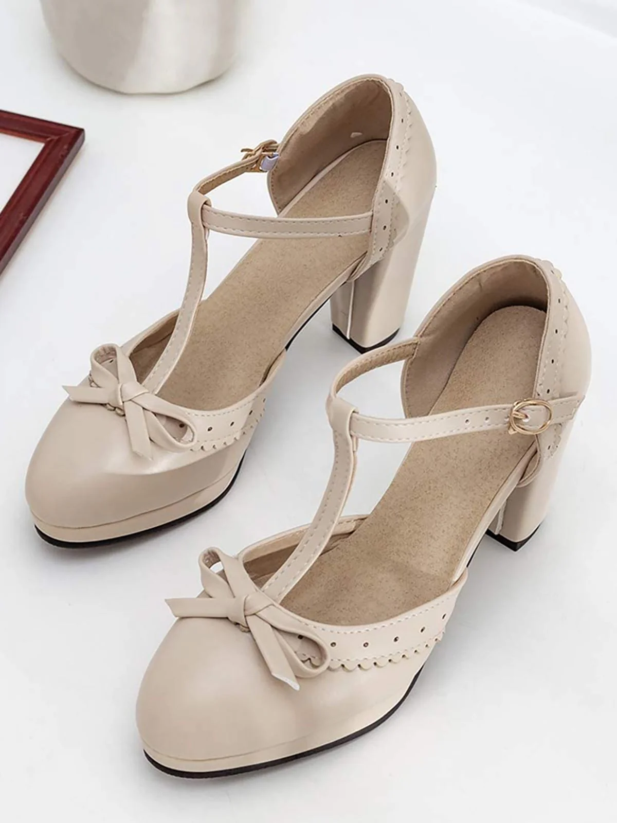 Chaussures Vintage à Talons Hauts avec Sangle en T Blanc - Image 15