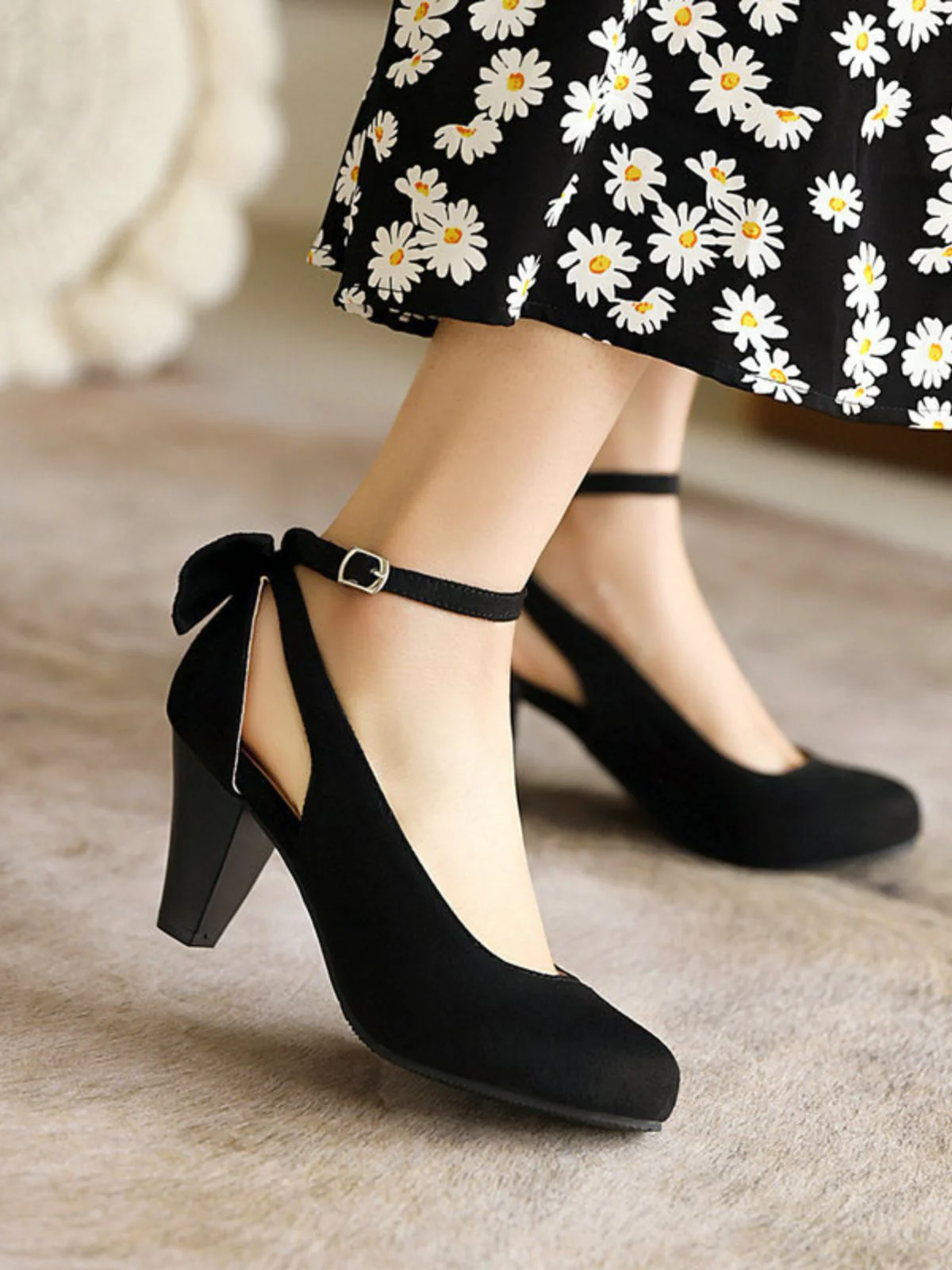 Chaussures vintage en daim à talons hauts et épais avec nœud papillon - Image 4
