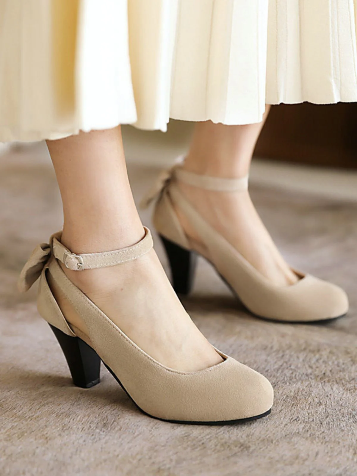 Chaussures vintage en daim à talons hauts et épais avec nœud papillon - Image 6