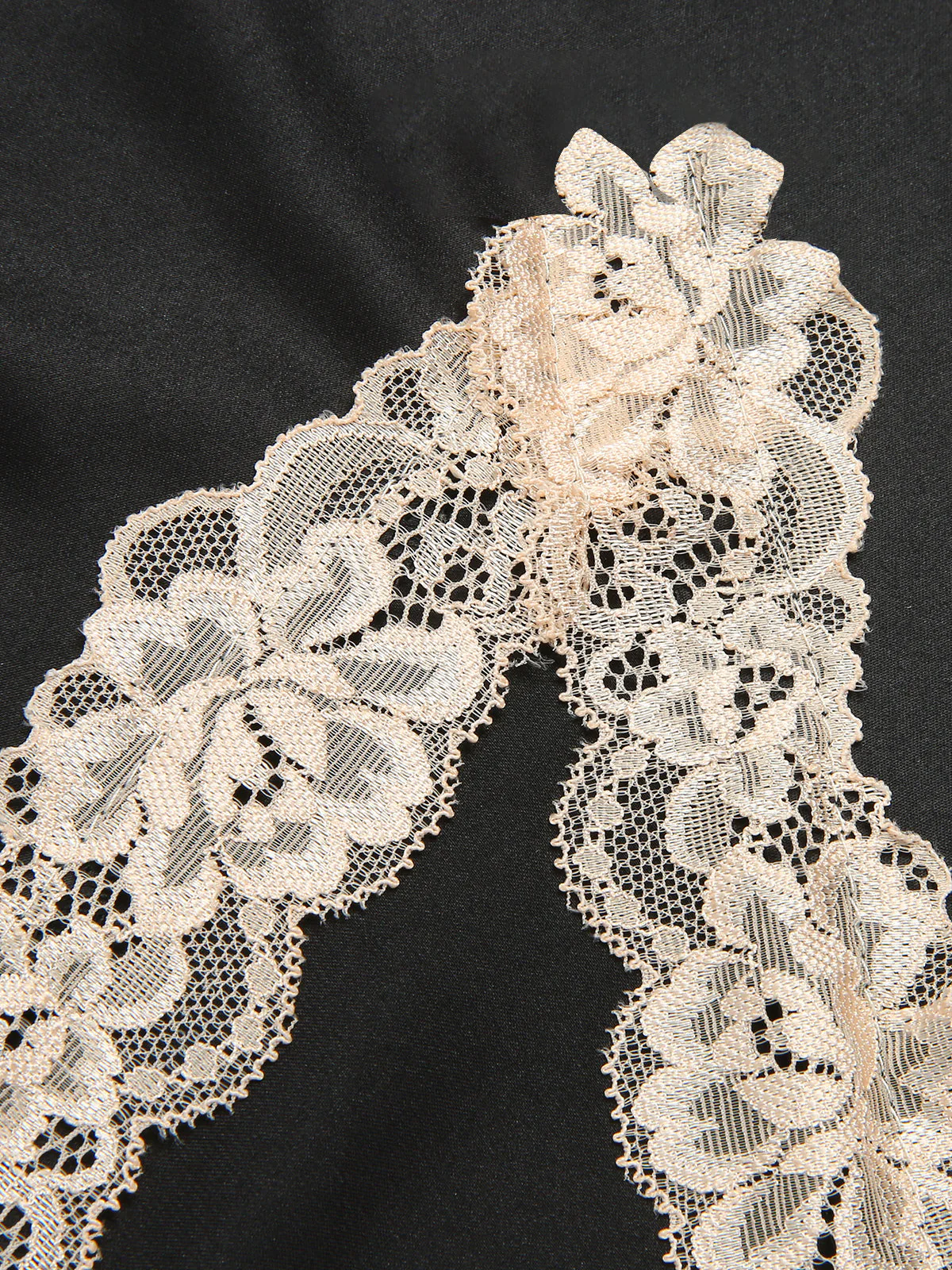 Chemise de nuit à bretelles en patchwork de dentelle des années 1950 - Image 4