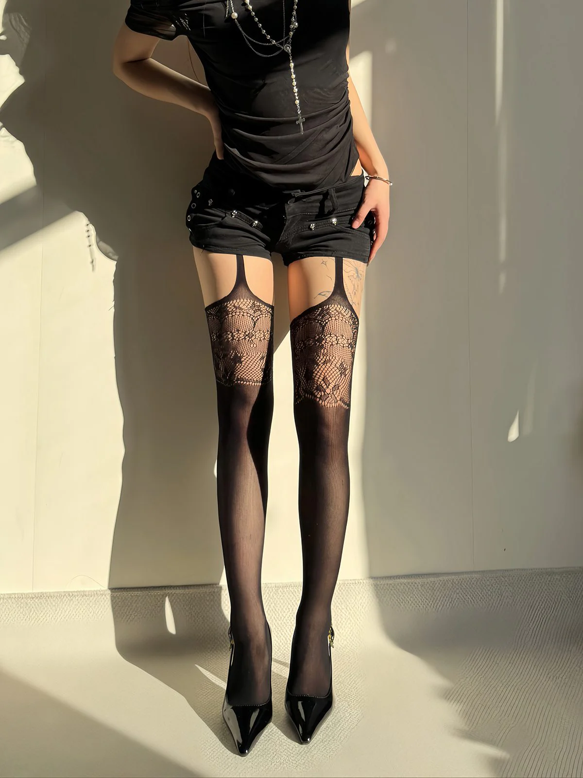 Collants porte-jarretelles vintage en dentelle unie - Image 2
