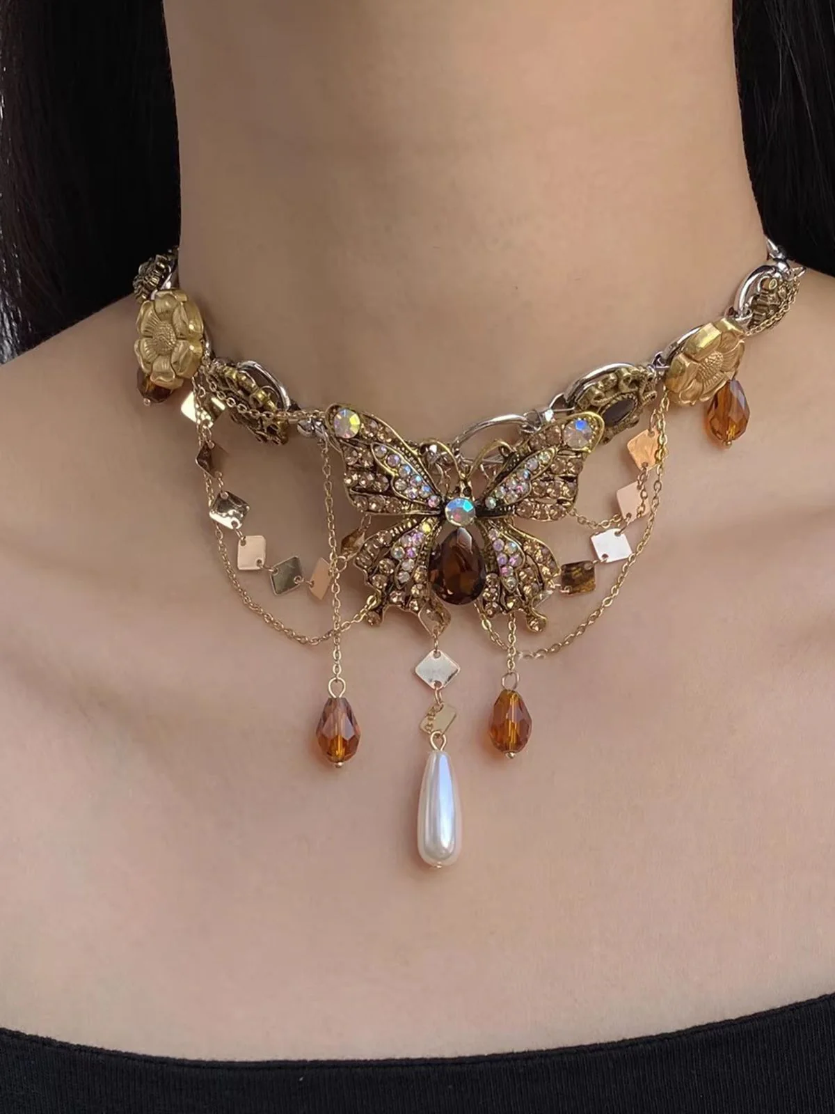 Collier papillon 3D en strass de style royal - Image 2