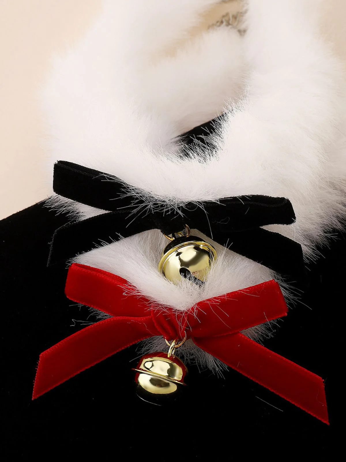 Collier ras-du-cou en peluche avec nœud papillon et clochette de Noël - Image 5