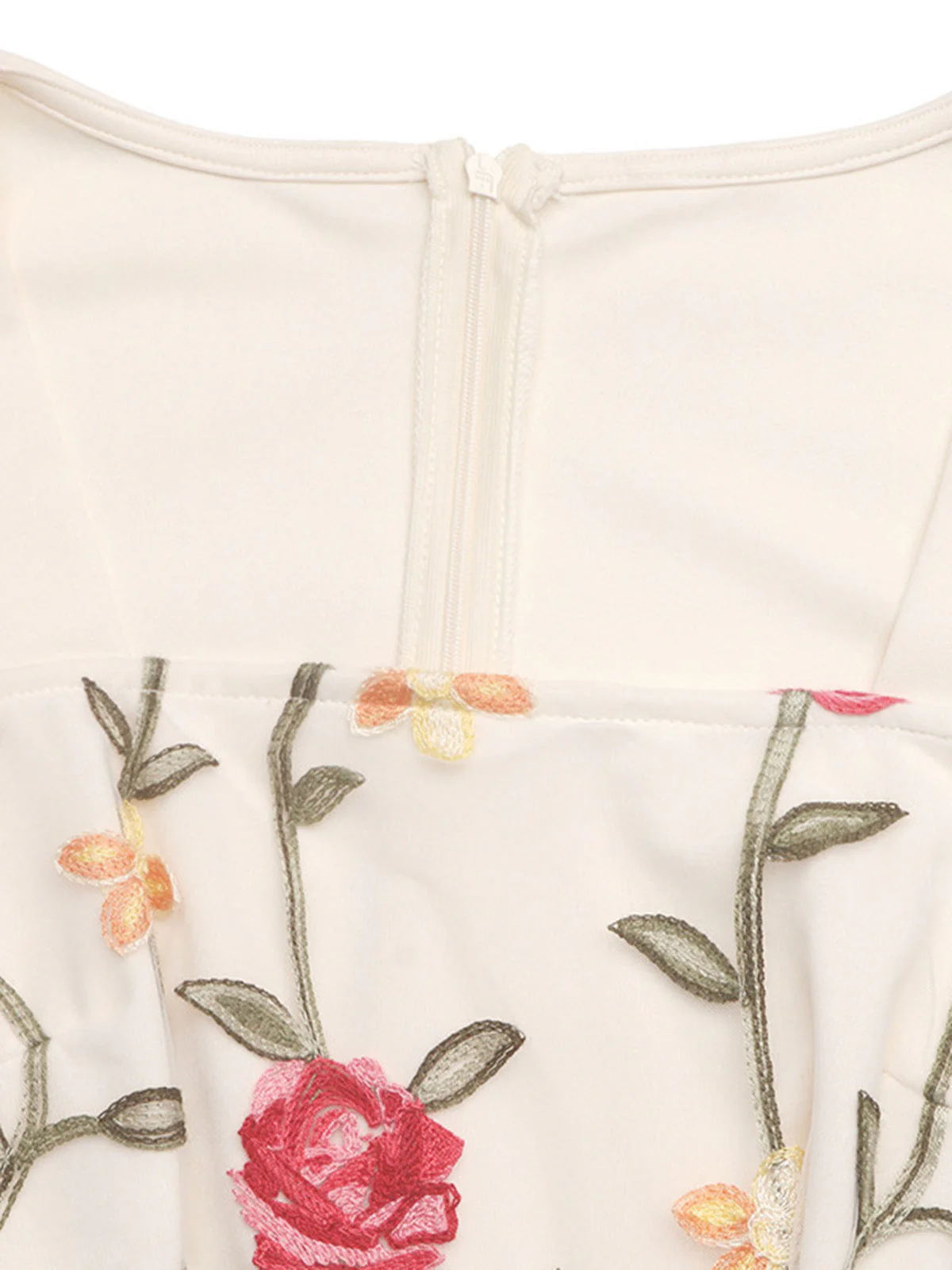 Combinaison beige motif floral manches volantées et encolure carrée années 50 - Image 5