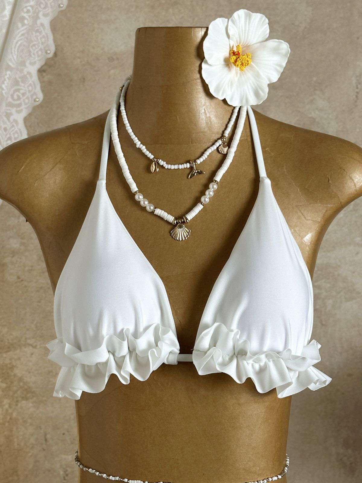 Ensemble bikini col halter et cache-maillot fleurie années 1960 - Image 13