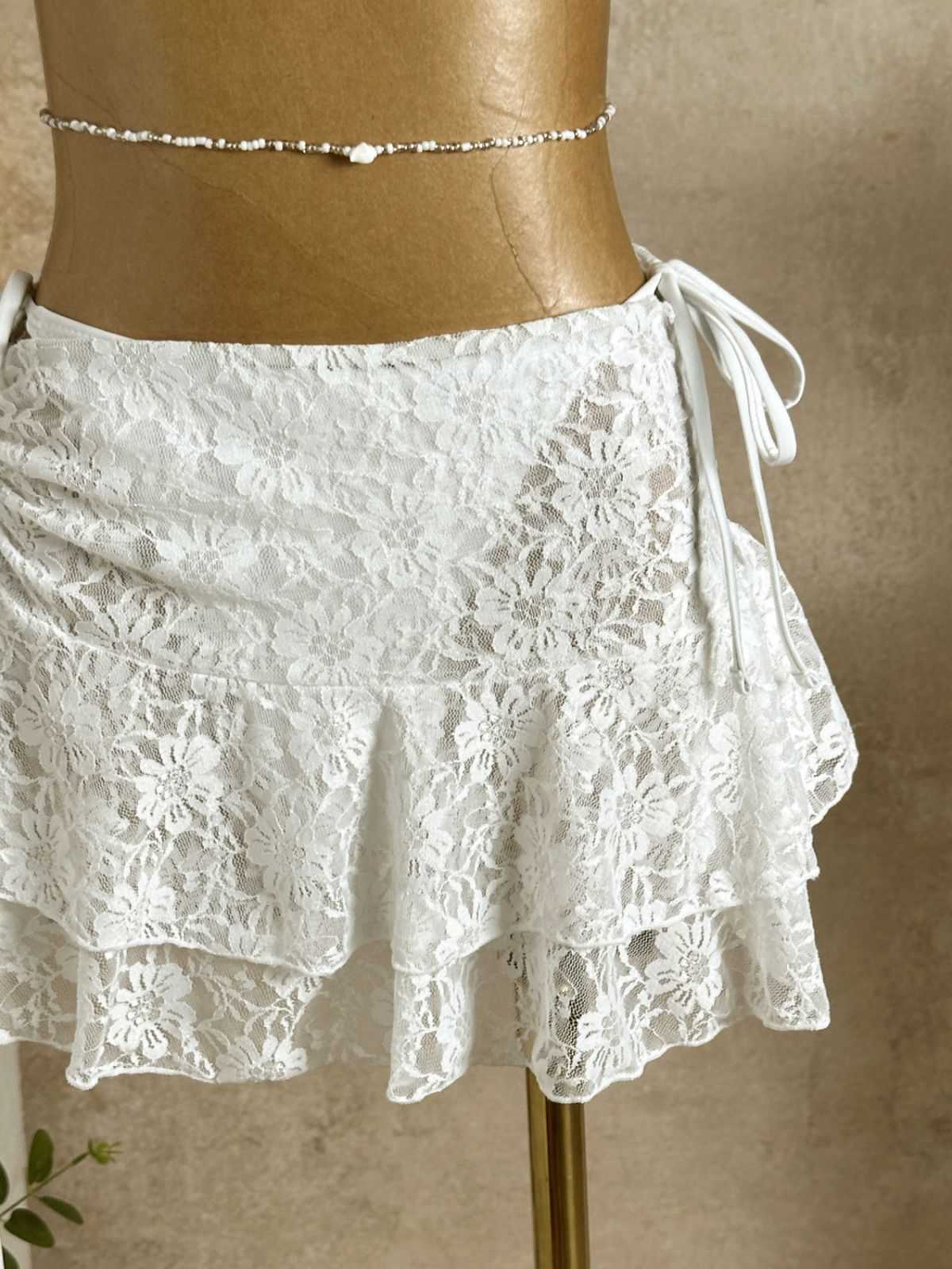 Ensemble bikini col halter et cache-maillot fleurie années 1960 - Image 14