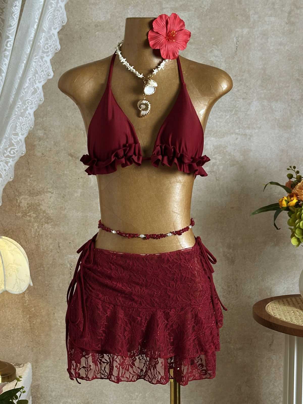 Ensemble bikini col halter et cache-maillot fleurie années 1960 - Image 3