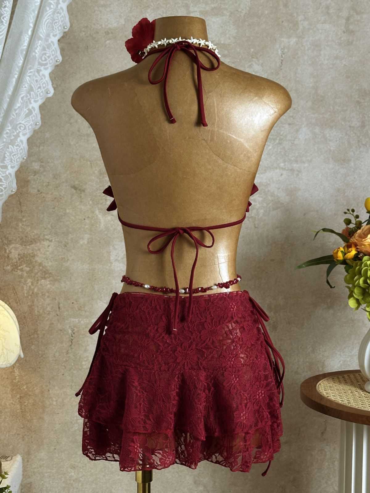 Ensemble bikini col halter et cache-maillot fleurie années 1960 - Image 4