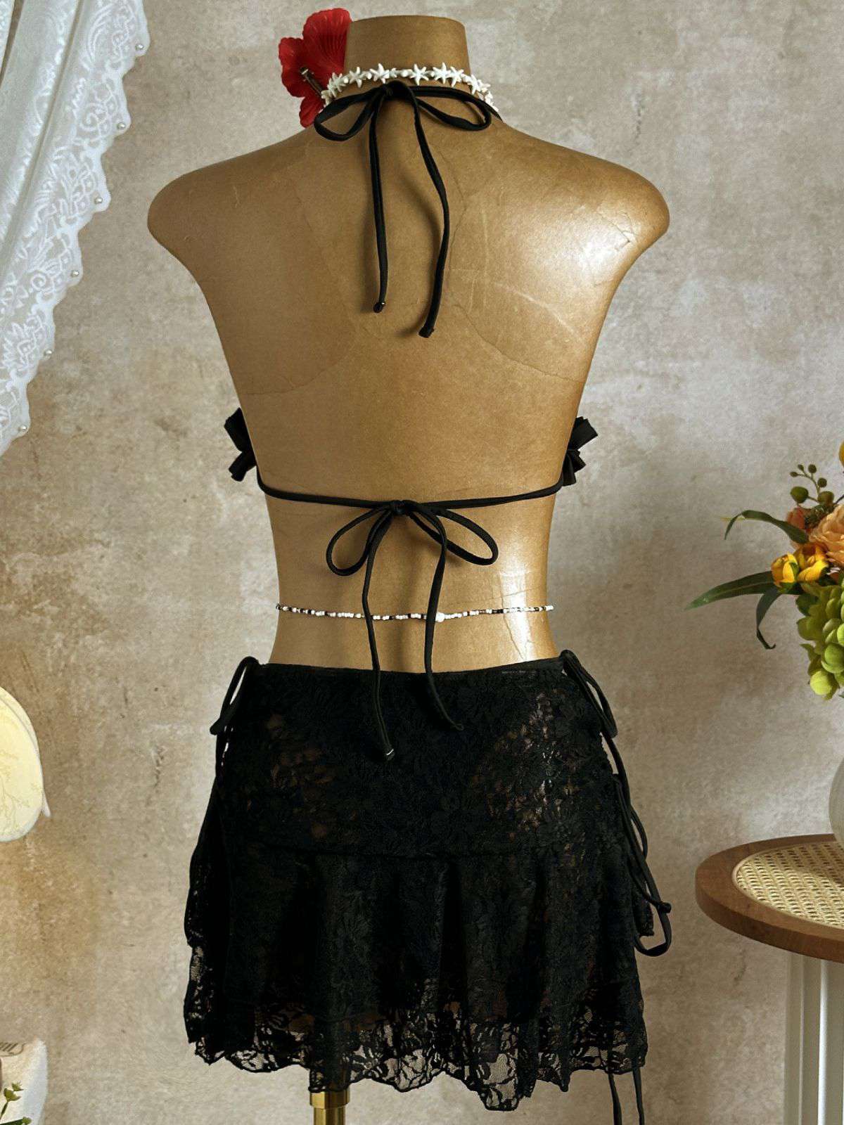 Ensemble bikini col halter et cache-maillot fleurie années 1960 - Image 7