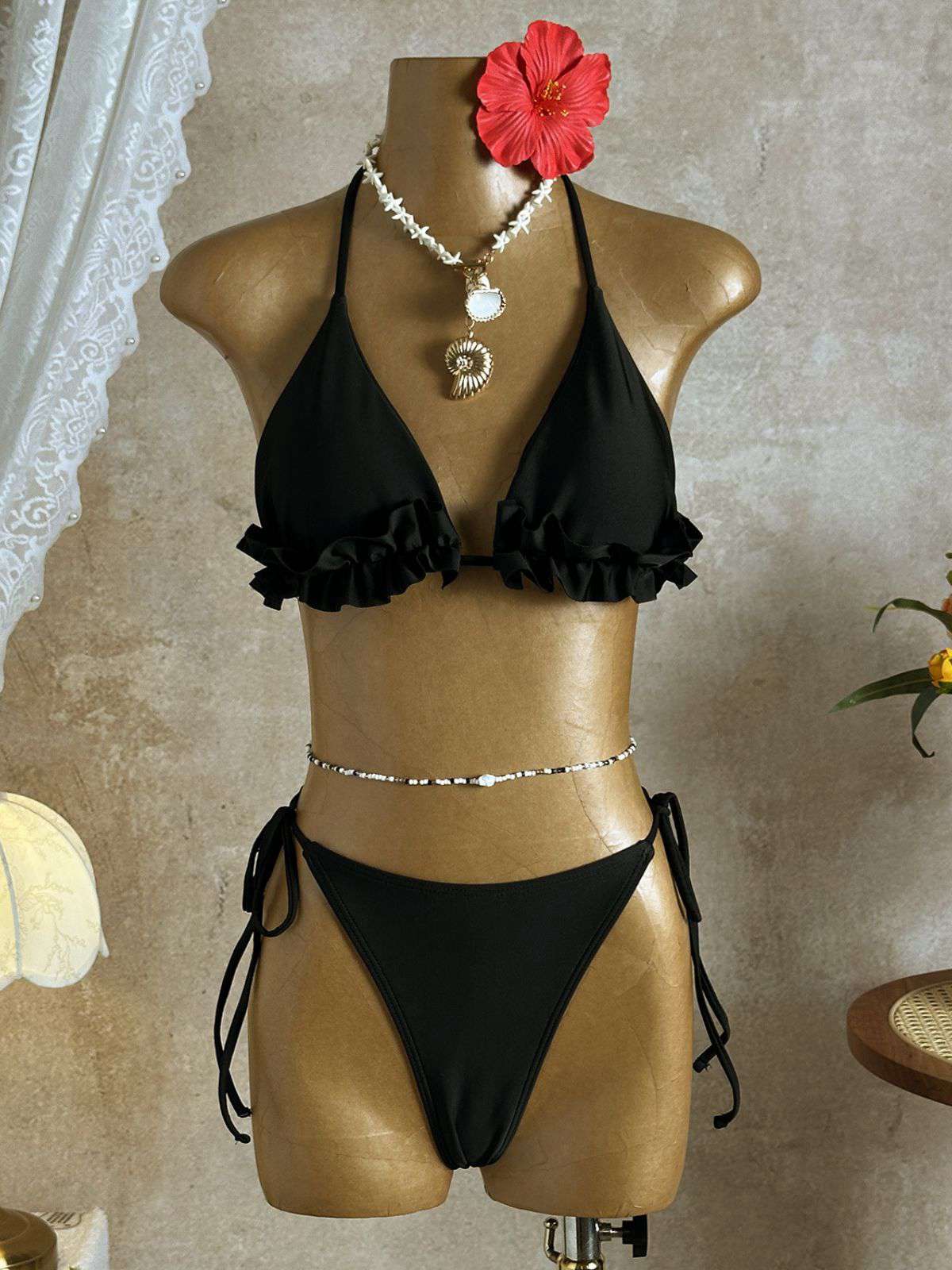 Ensemble bikini col halter et cache-maillot fleurie années 1960 - Image 8