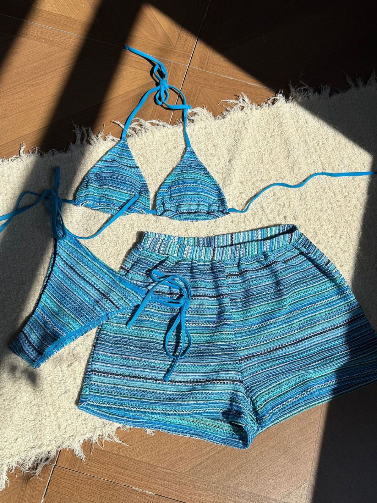 Ensemble Bikini Col Licou Rayé en Maille Années 1960 - Image 10