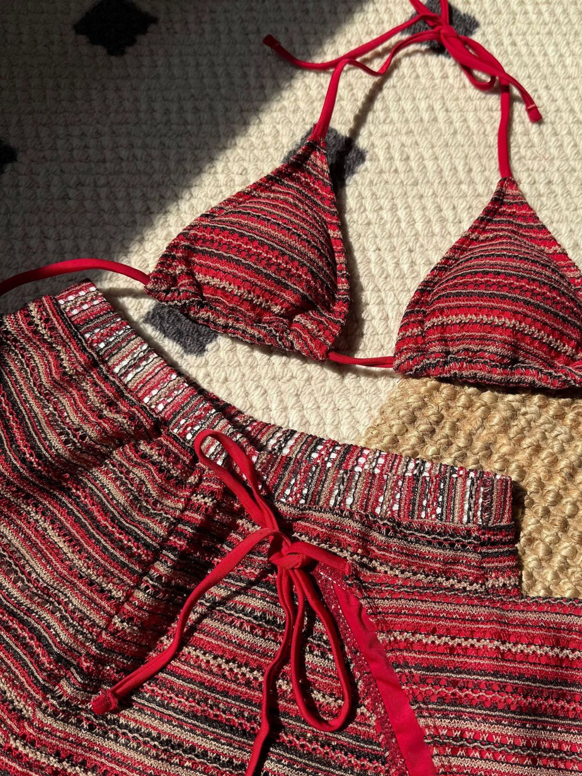 Ensemble Bikini Col Licou Rayé en Maille Années 1960 - Image 7