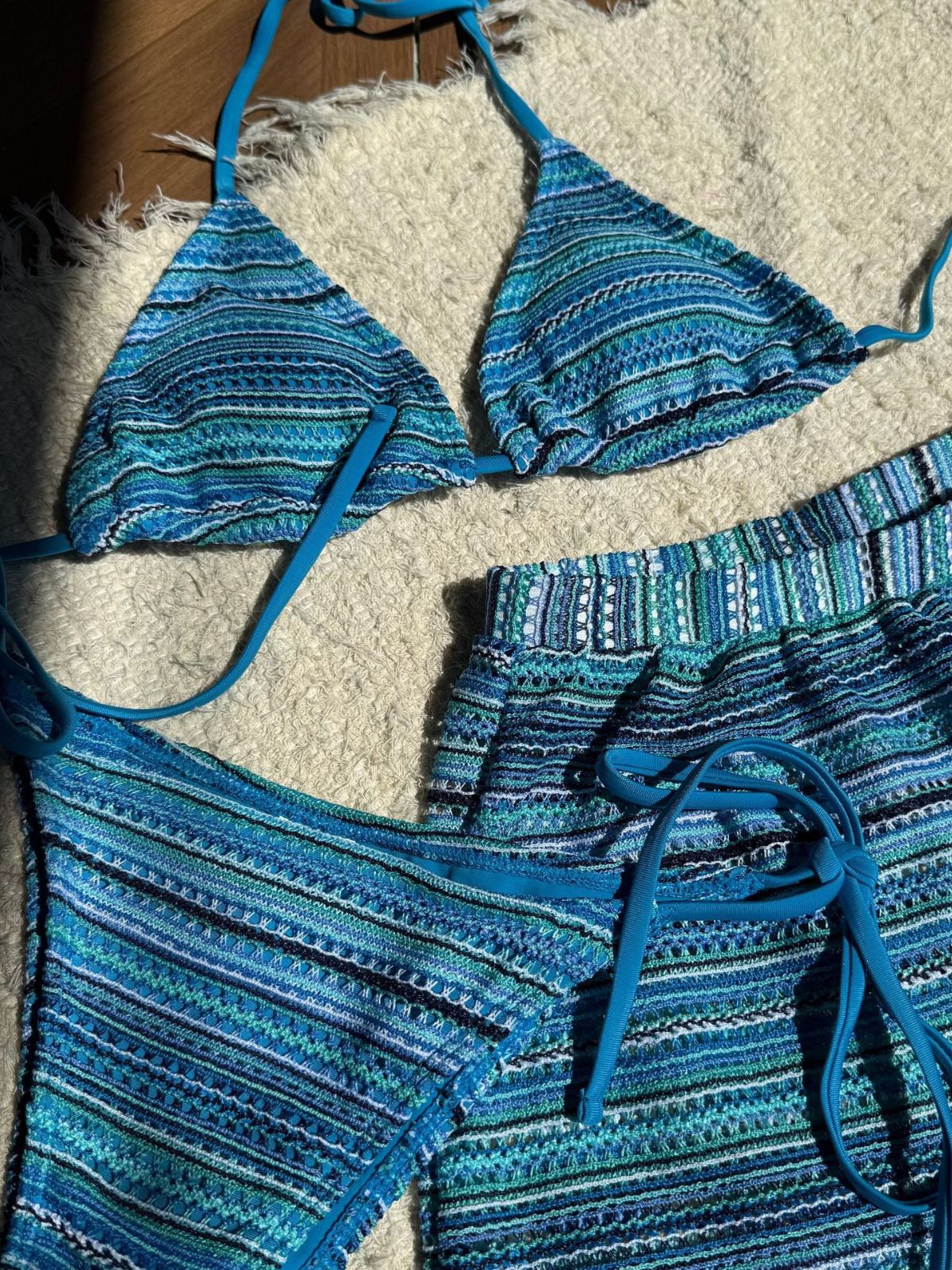 Ensemble Bikini Col Licou Rayé en Maille Années 1960 - Image 9