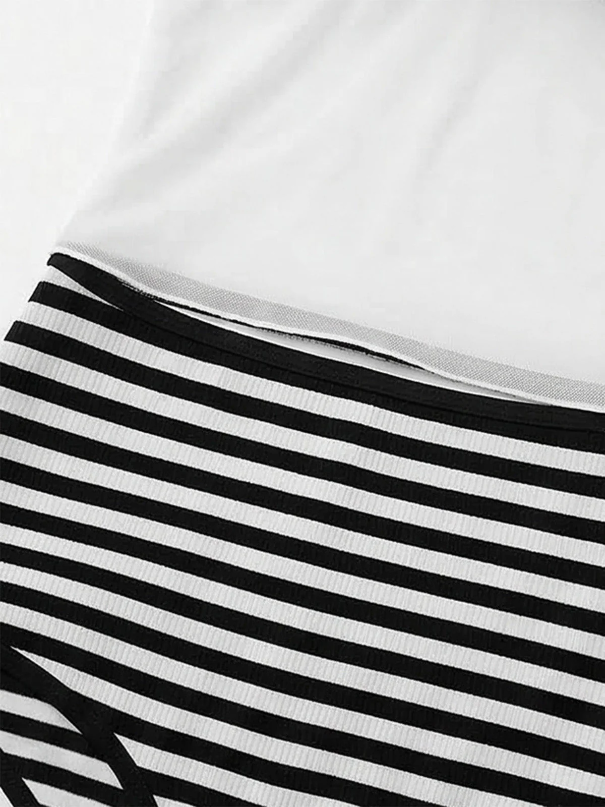 Ensemble bikini rayé et cache-maillot années 80 - Image 6