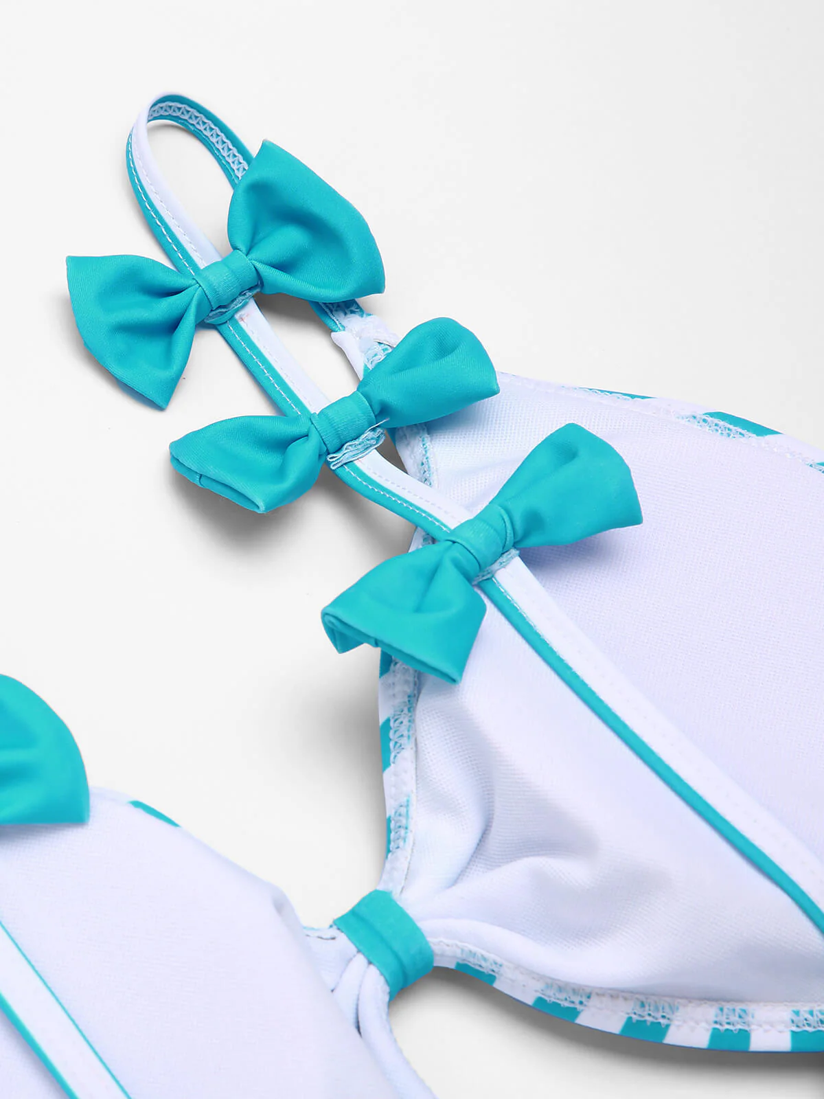 Maillot de bain Une Pièce à Rayures Bleue et Nœud Papillon - Image 7