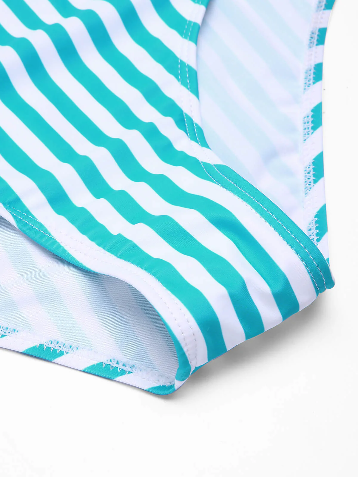 Maillot de bain Une Pièce à Rayures Bleue et Nœud Papillon - Image 8