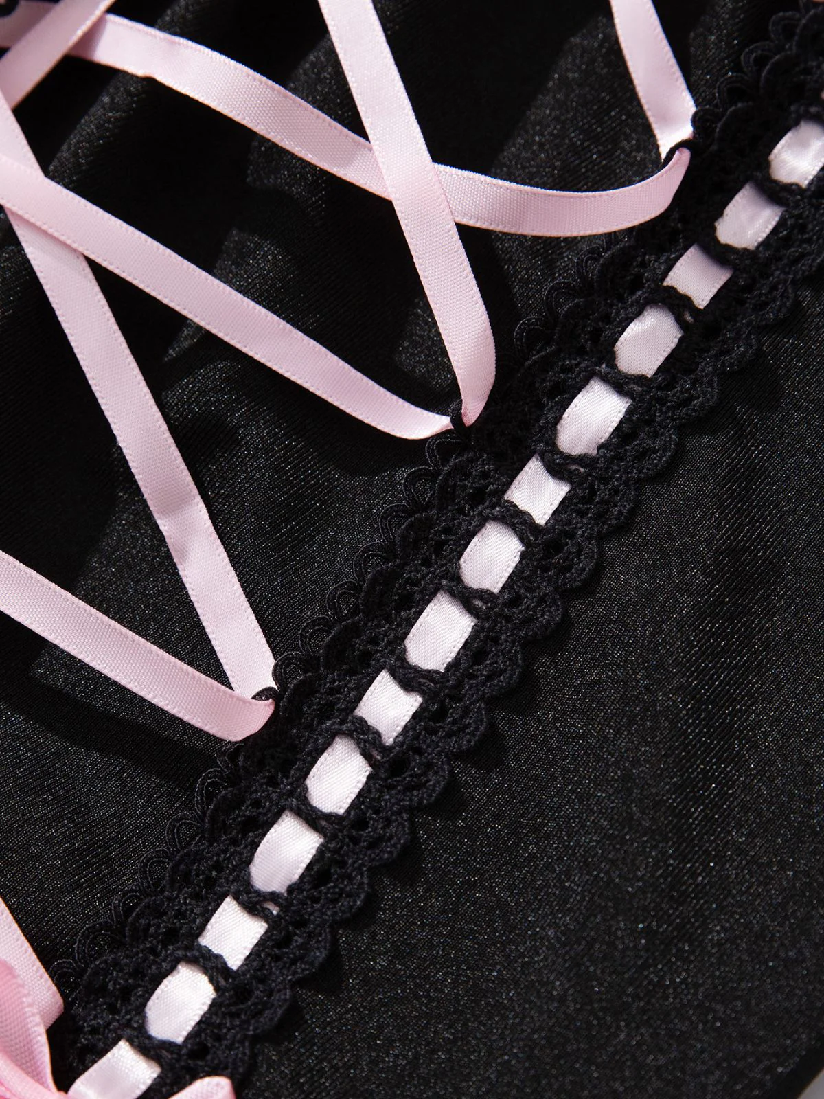Ensemble de lingerie lacets et nœud en dentelle contrastée années 1970 - Image 5