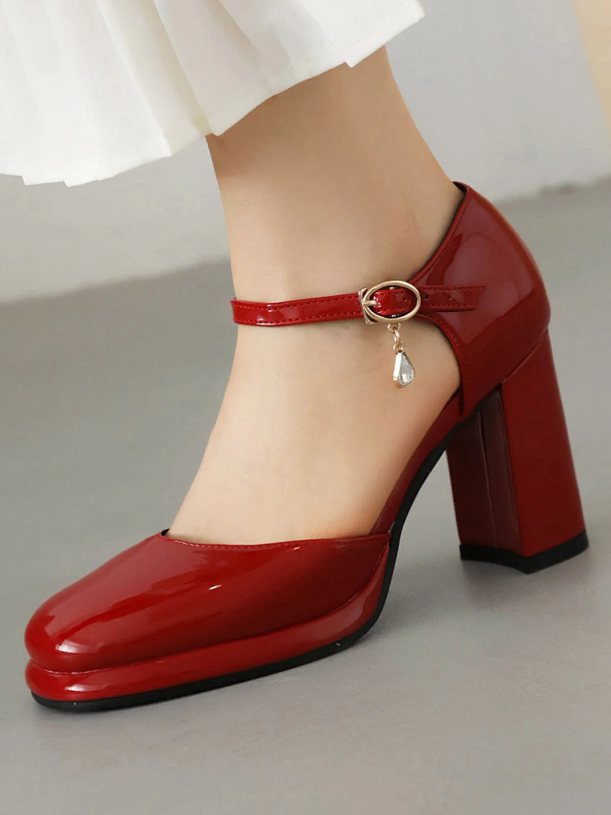 Escarpins cuir verni bride cheville talon bloc - Image 11