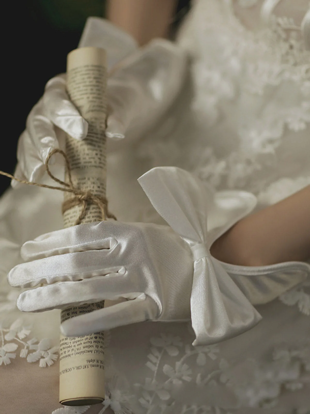 Gants Divisés avec Nœud Papillon - Image 3