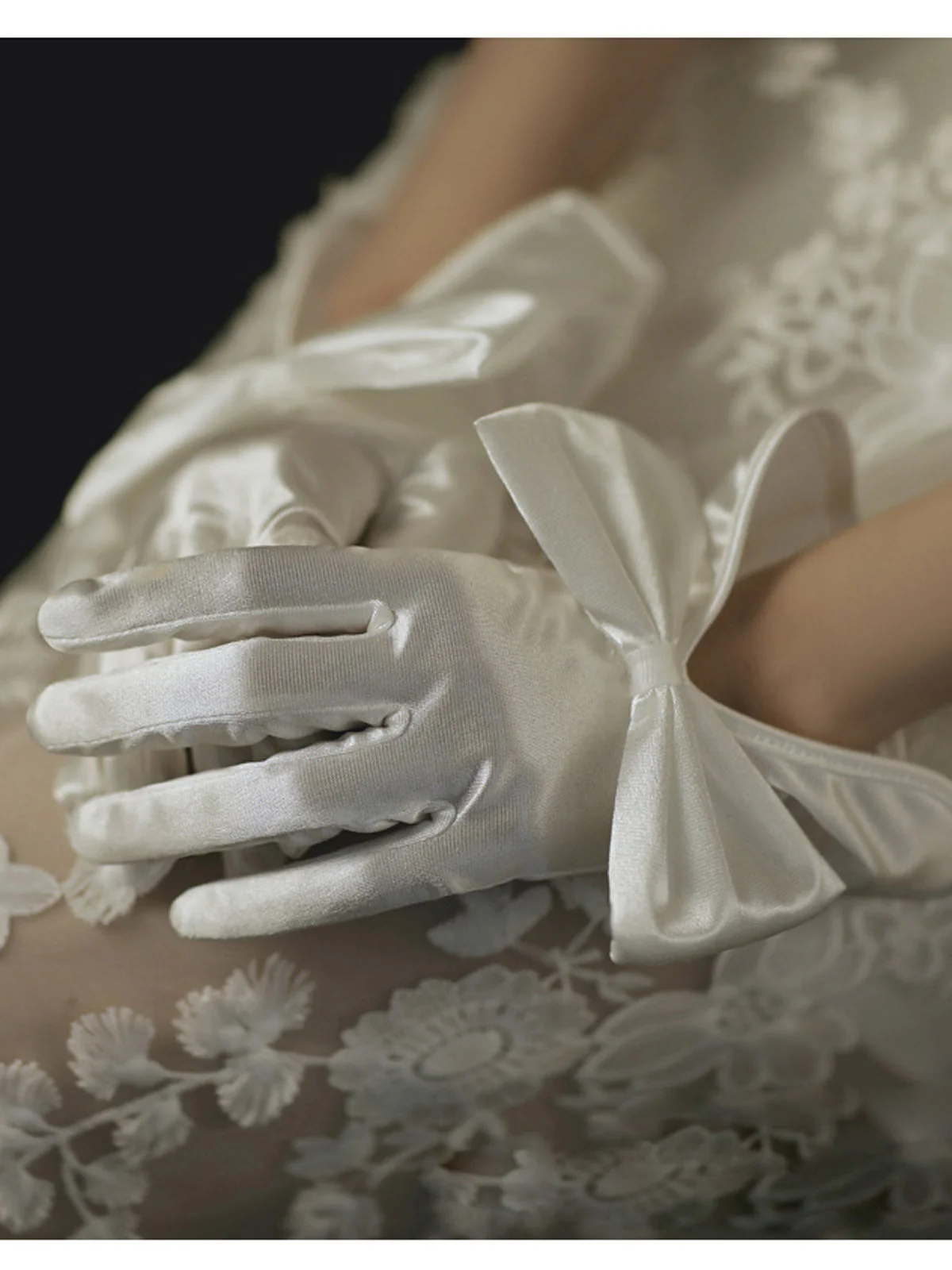Gants Divisés avec Nœud Papillon - Image 4