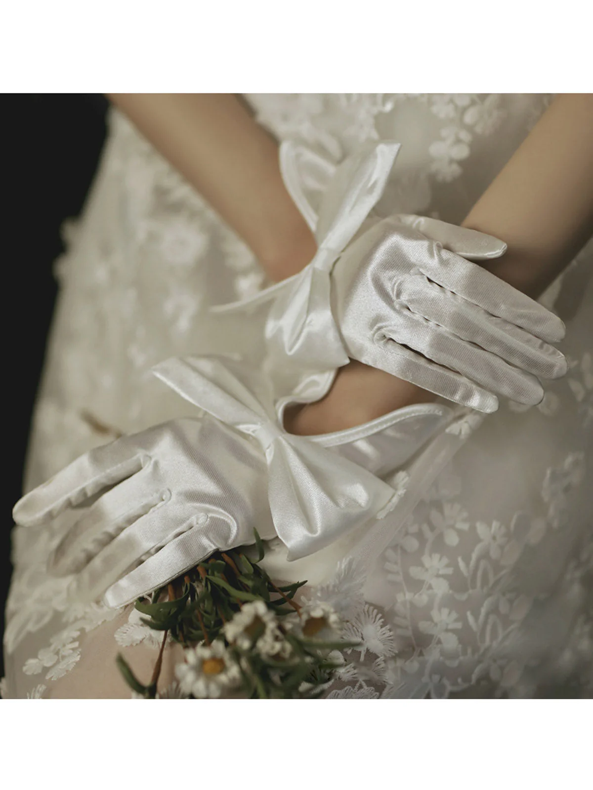 Gants Divisés avec Nœud Papillon - Image 5