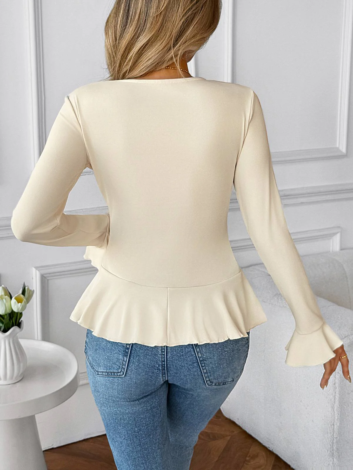 Haut beige uni à col à revers et volants années 1950 - Image 3