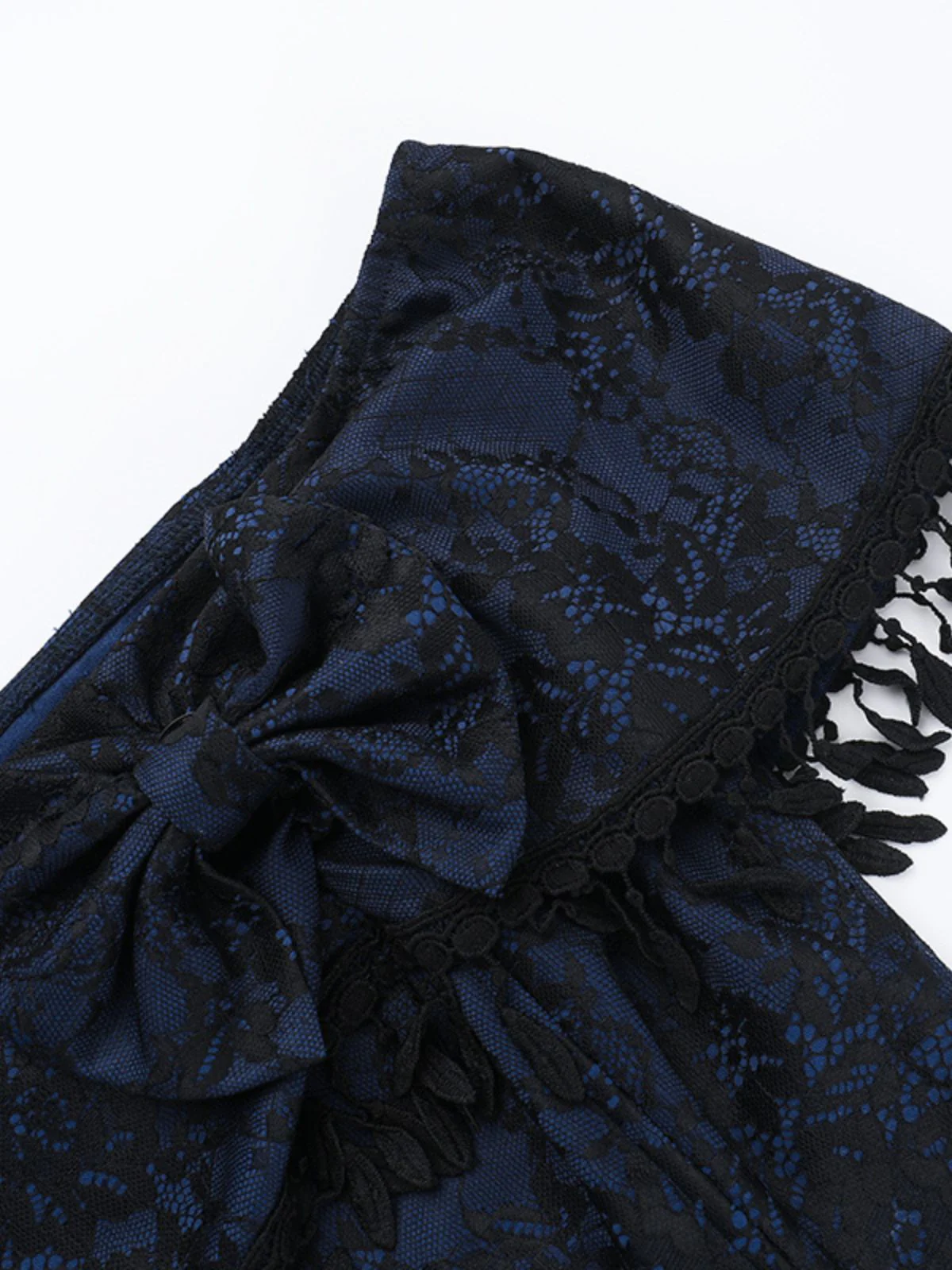 Haut bleu foncé épaules dénudées et pompons en dentelle des années 1930 - Image 3