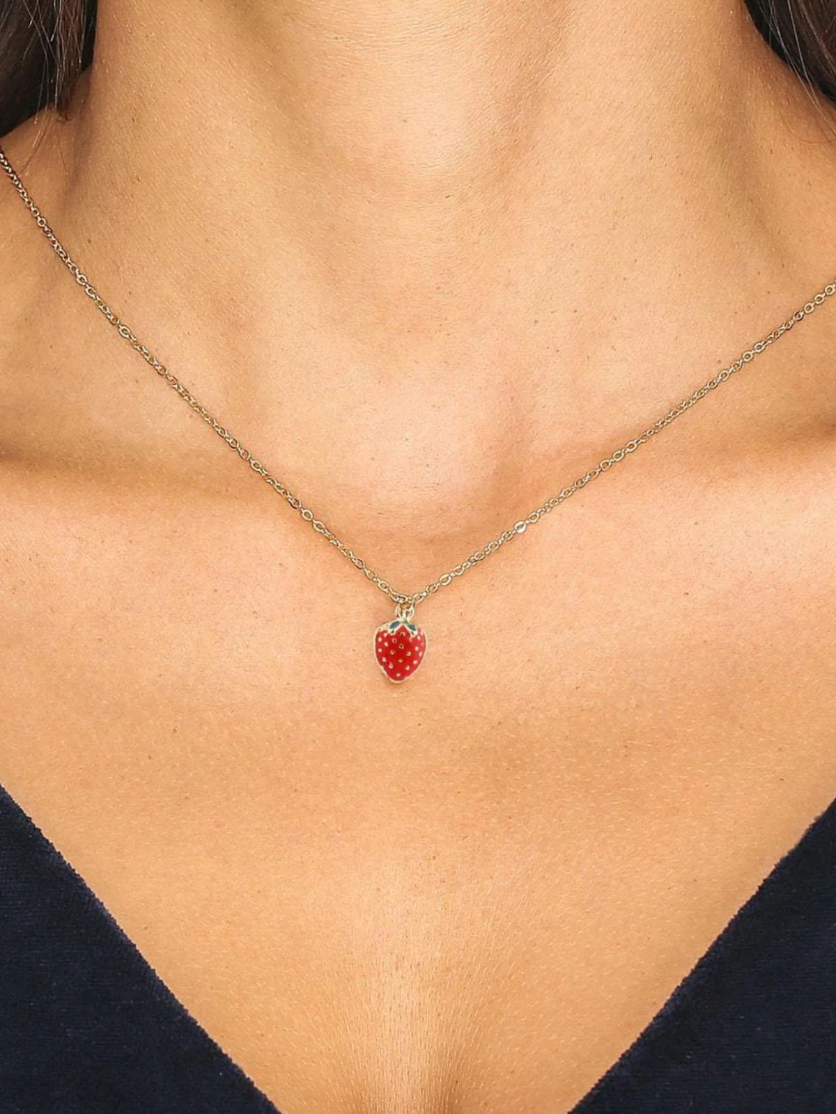 Joli collier avec pendentif fraise - Image 2
