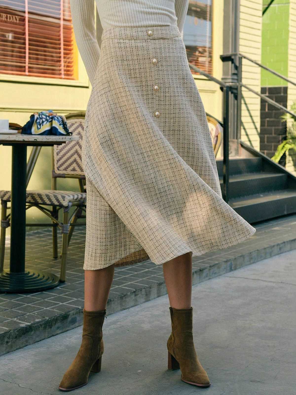Jupe trapèze beige en tweed à carreaux à boutonsannées 1940 - Image 3