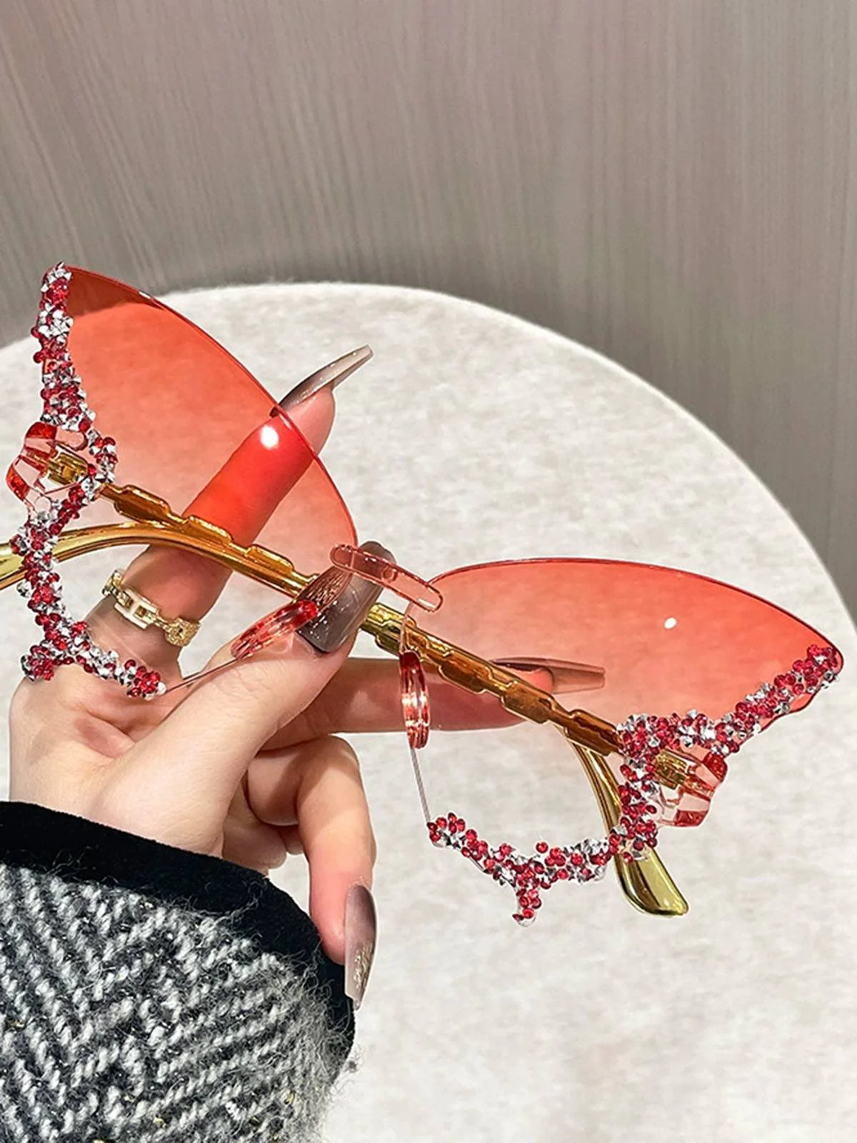 Lunettes soleil sans monture forme papillon verres dégradés - Image 5