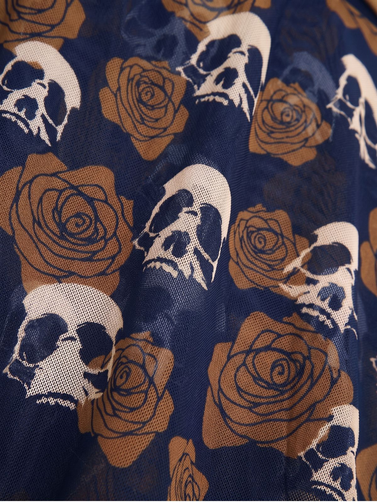 Maillot de bain jupe dos nu noir et rouge motif tête de mort et roses années 1980 - Image 11