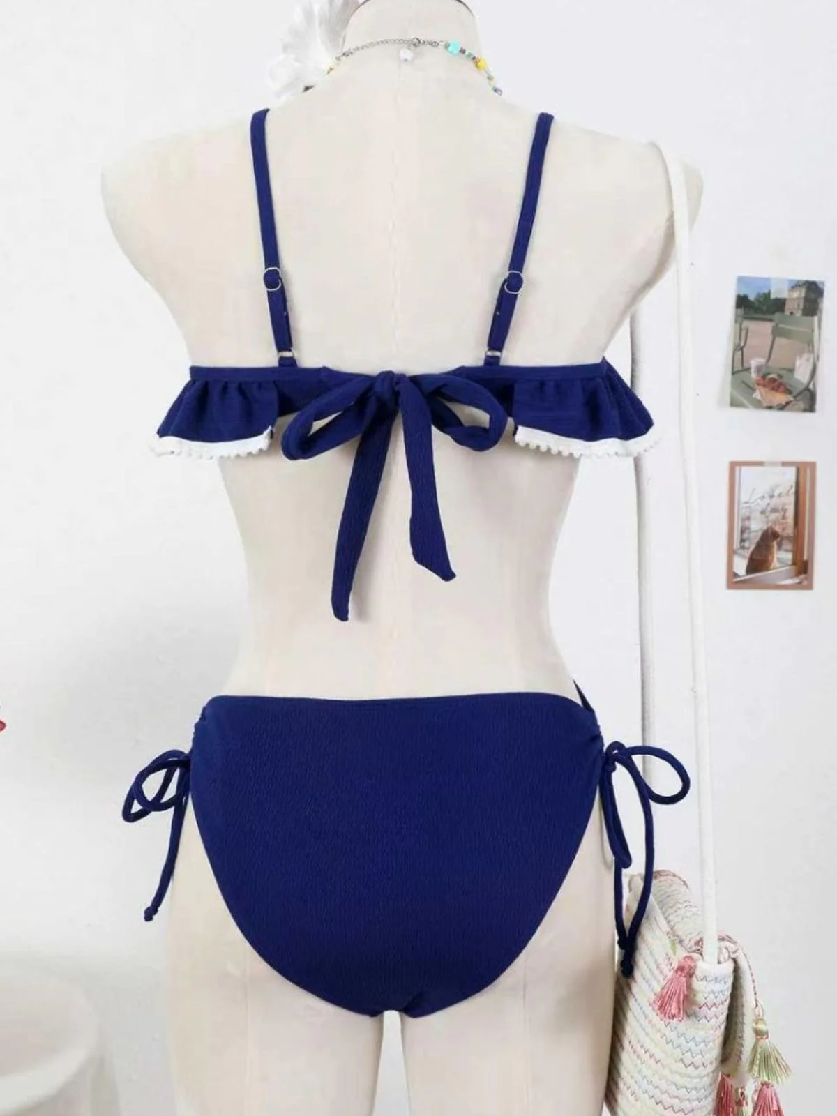 Maillot de bain une pièce bleu pendentif coquillage et volants années 1940 - Image 5