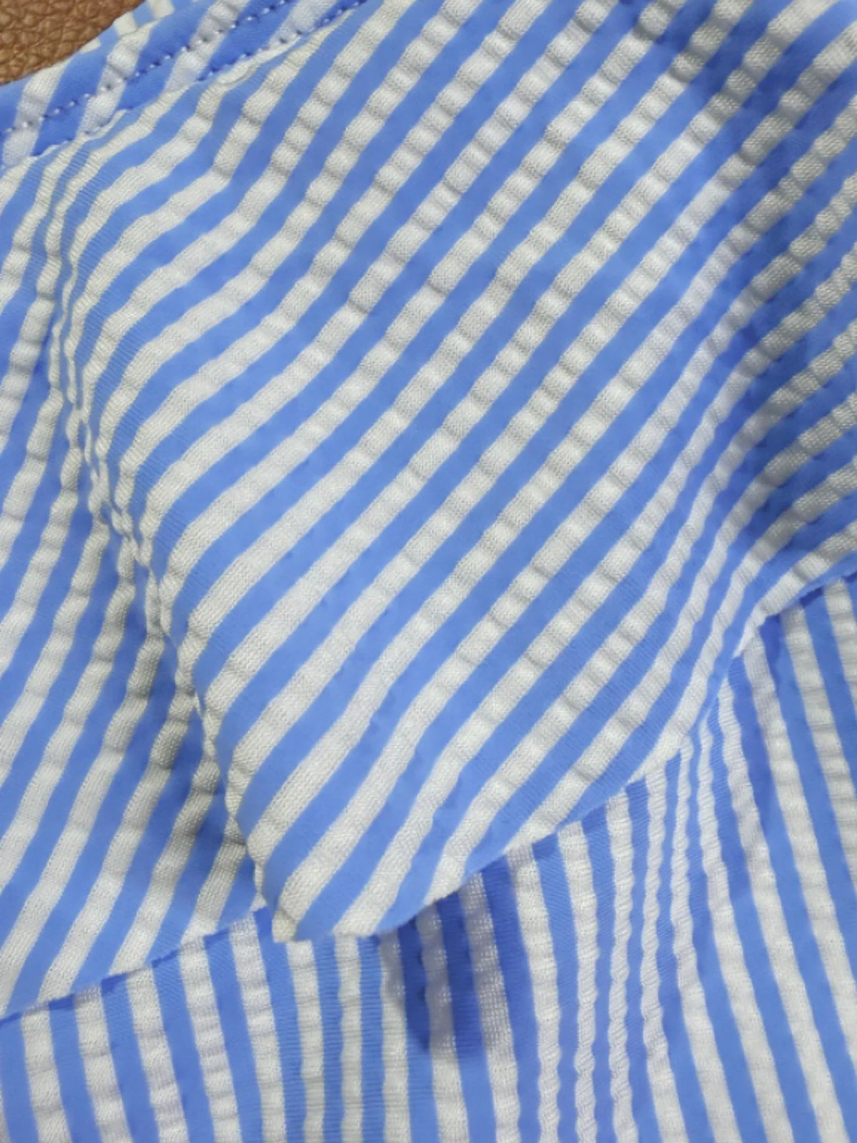 Maillot de bain une pièce bleu rayé asymétrique et ajouré années 1940 - Image 5