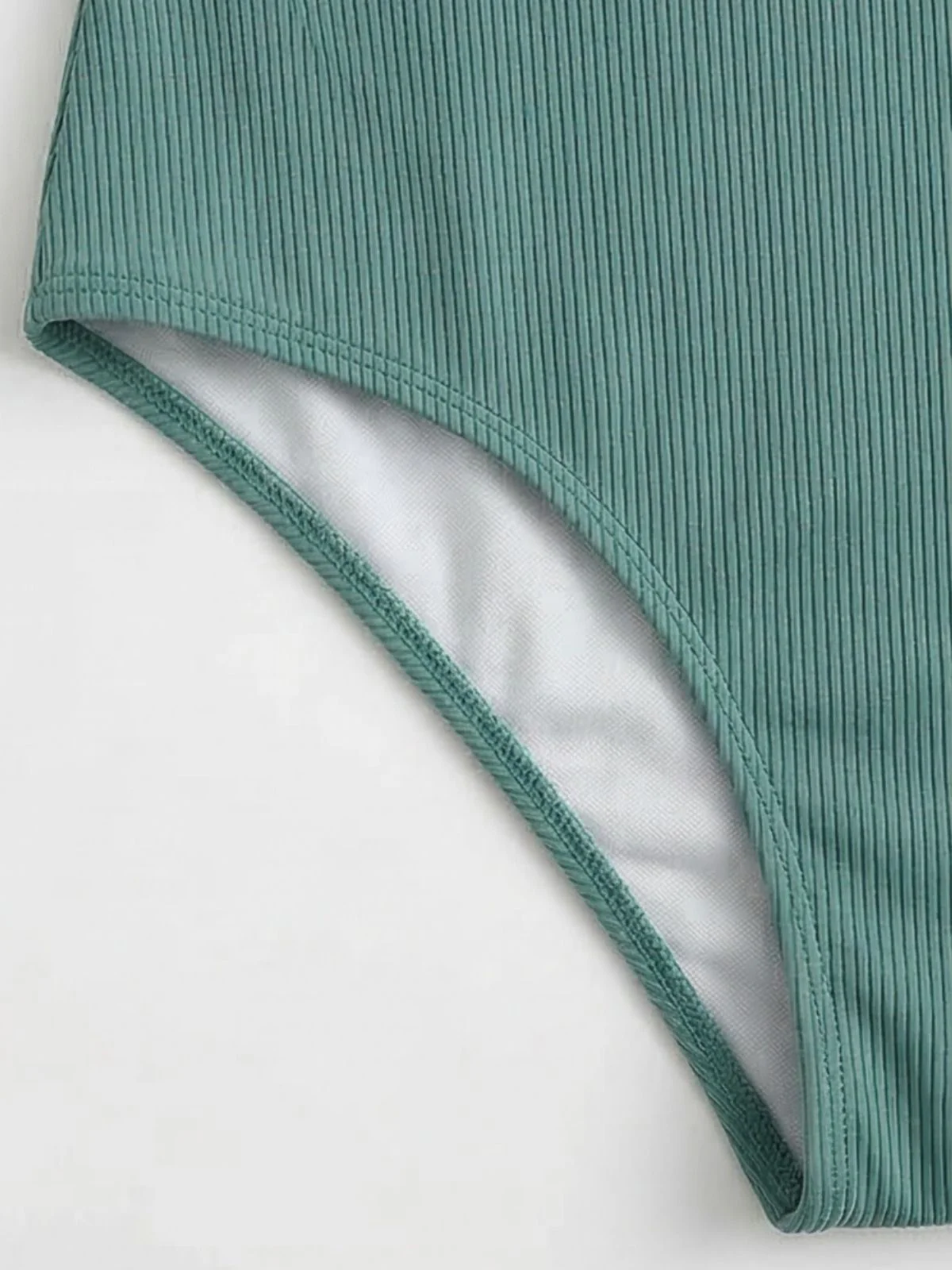 Maillot de bain une pièce dos nu lacets croisés années 80 - Image 4
