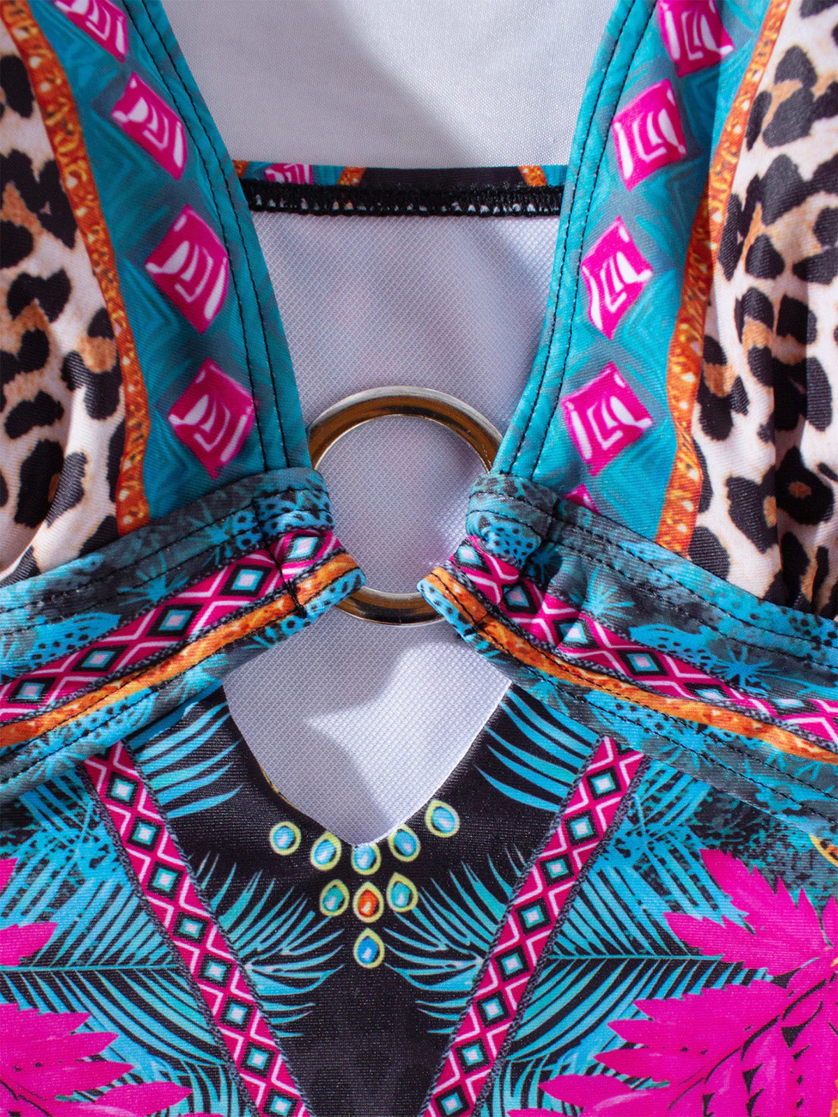 Maillot de bain une pièce motif léopard et décolleté plongeant en V années 80 - Image 8