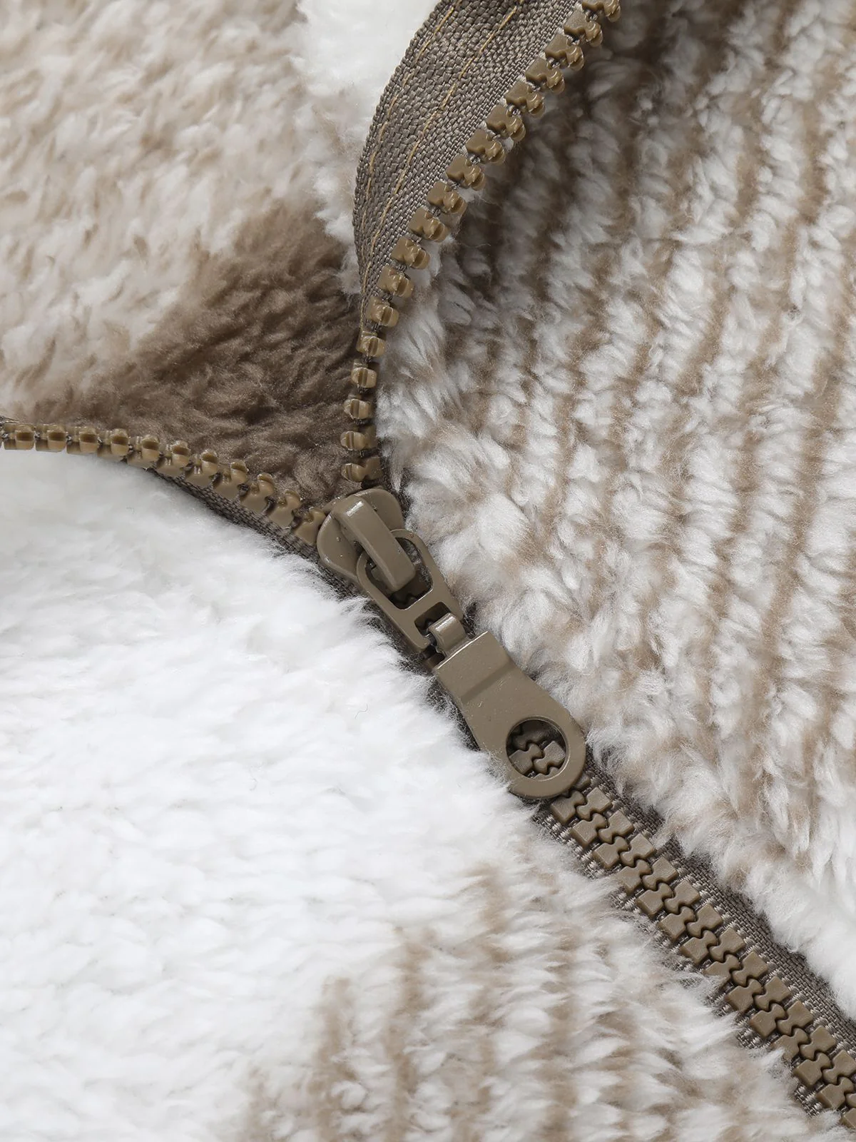 Manteau à carreaux en peluche réversible beige des années 1940 - Image 6