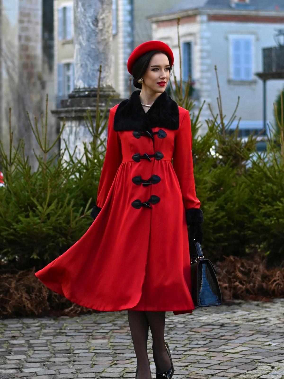Manteau à col en fourrure rouge et noir des années 1950 - Image 3