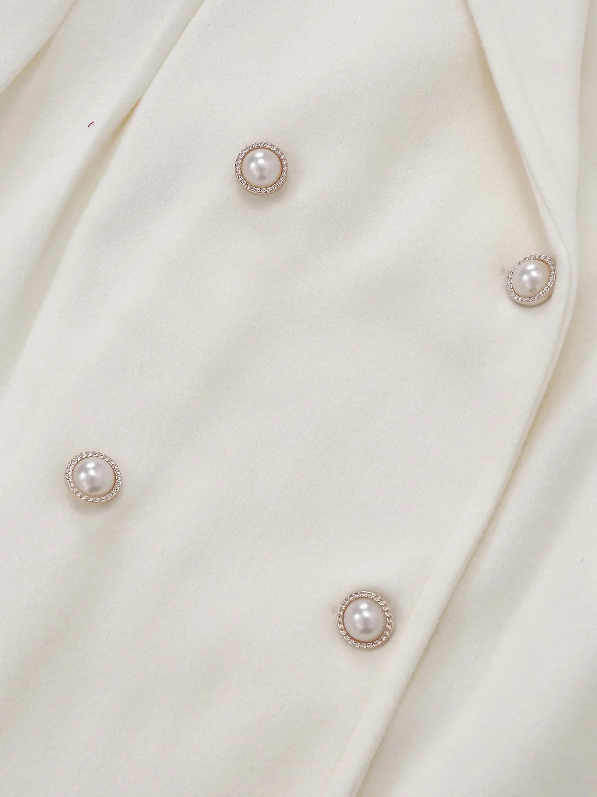 Manteau blanche en fausse laine à boutons nacrés années 1940 - Image 4