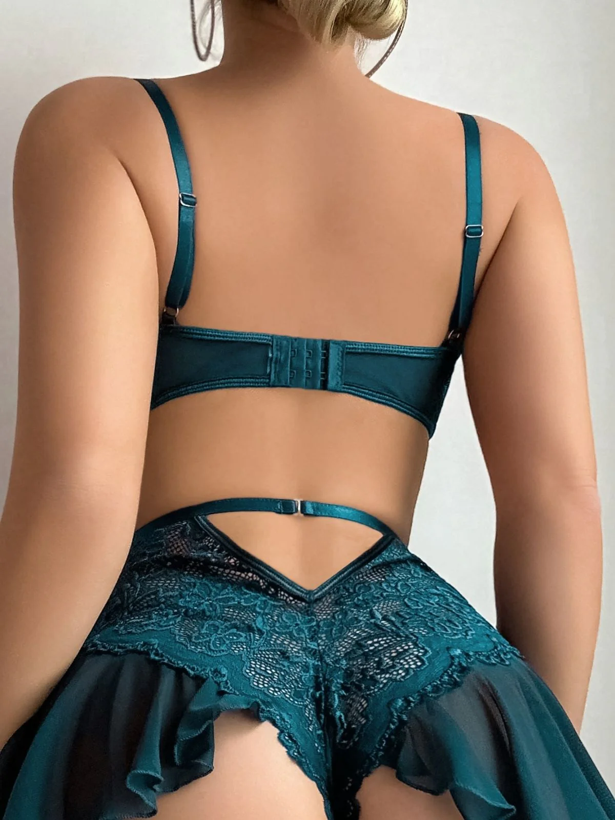 Nuisette dentelle motifs floraux attaches porte-jarretelles années 1960 - Image 8