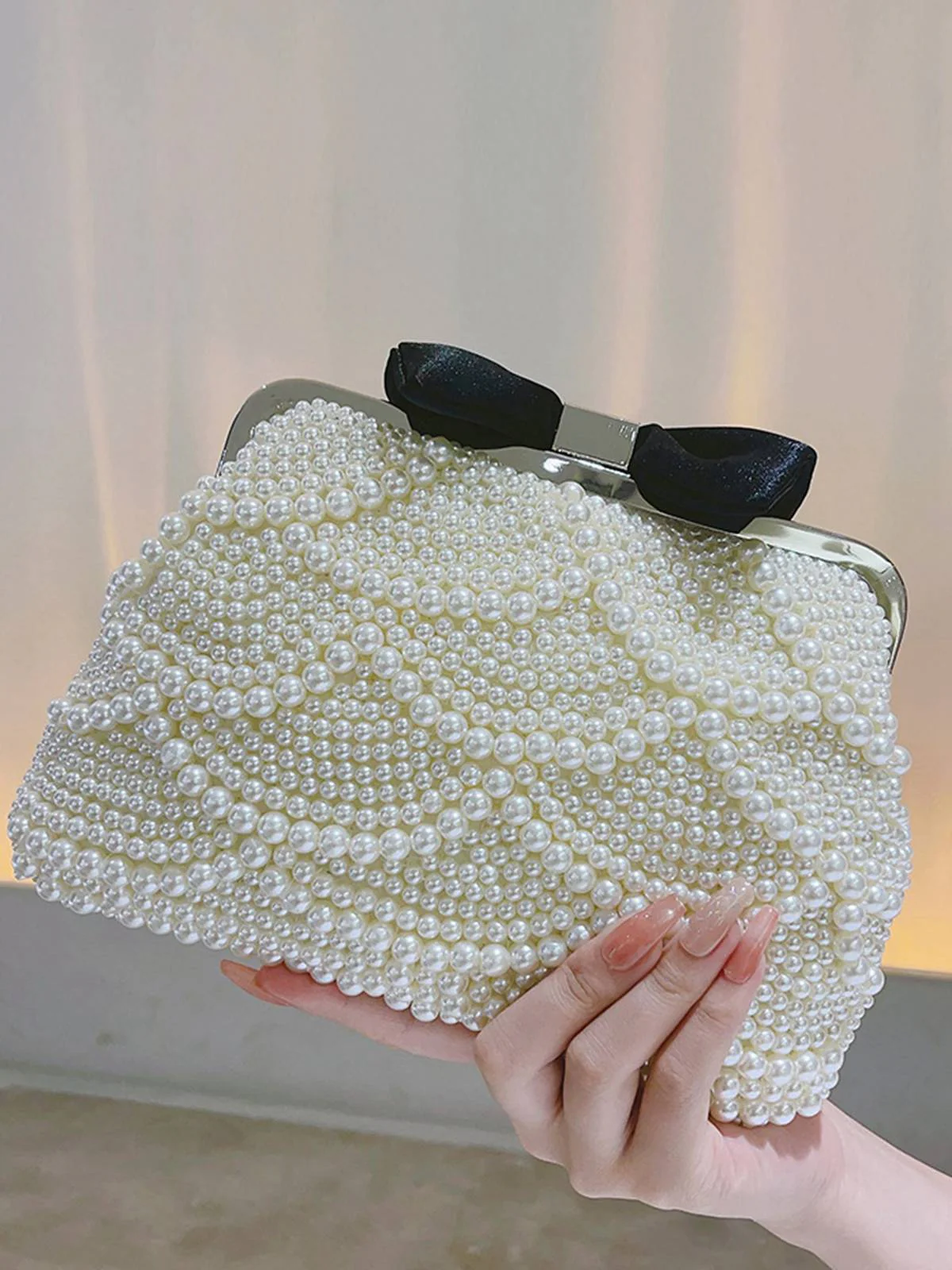 Pochette de soirée avec nœud en perles - Image 2