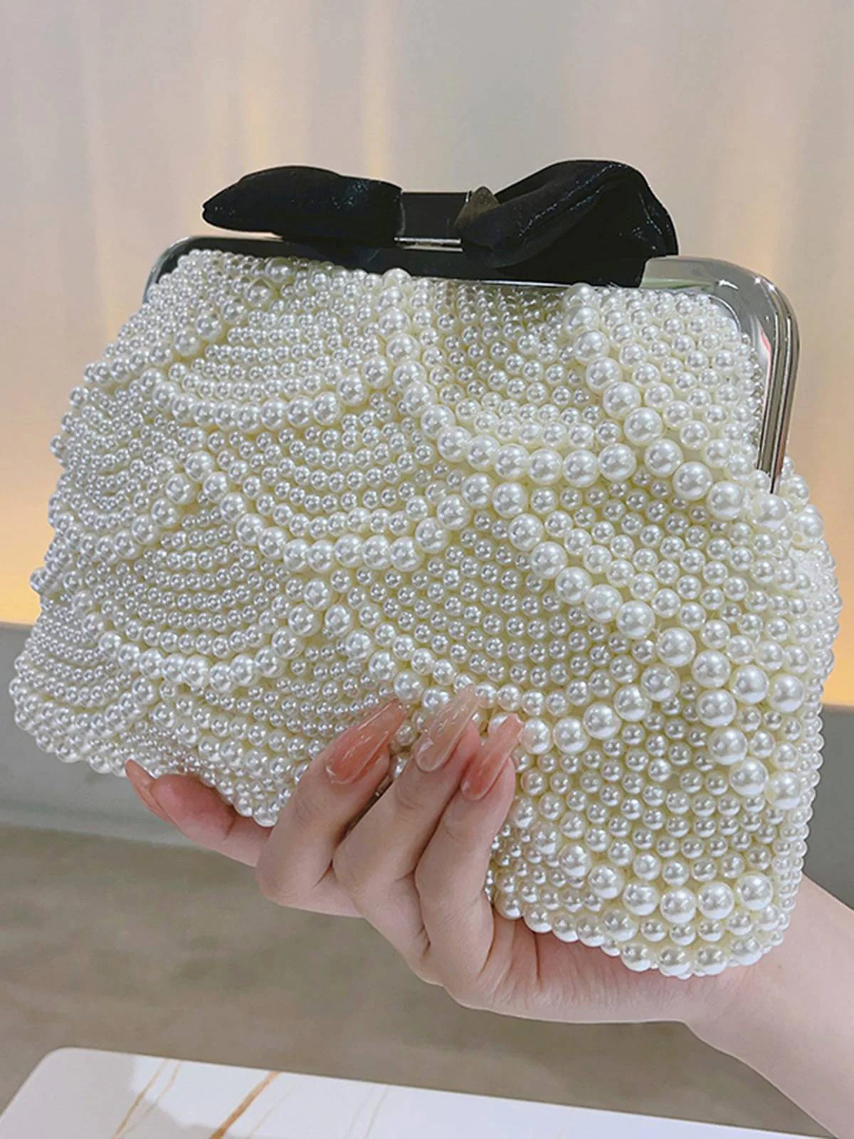 Pochette de soirée avec nœud en perles - Image 3