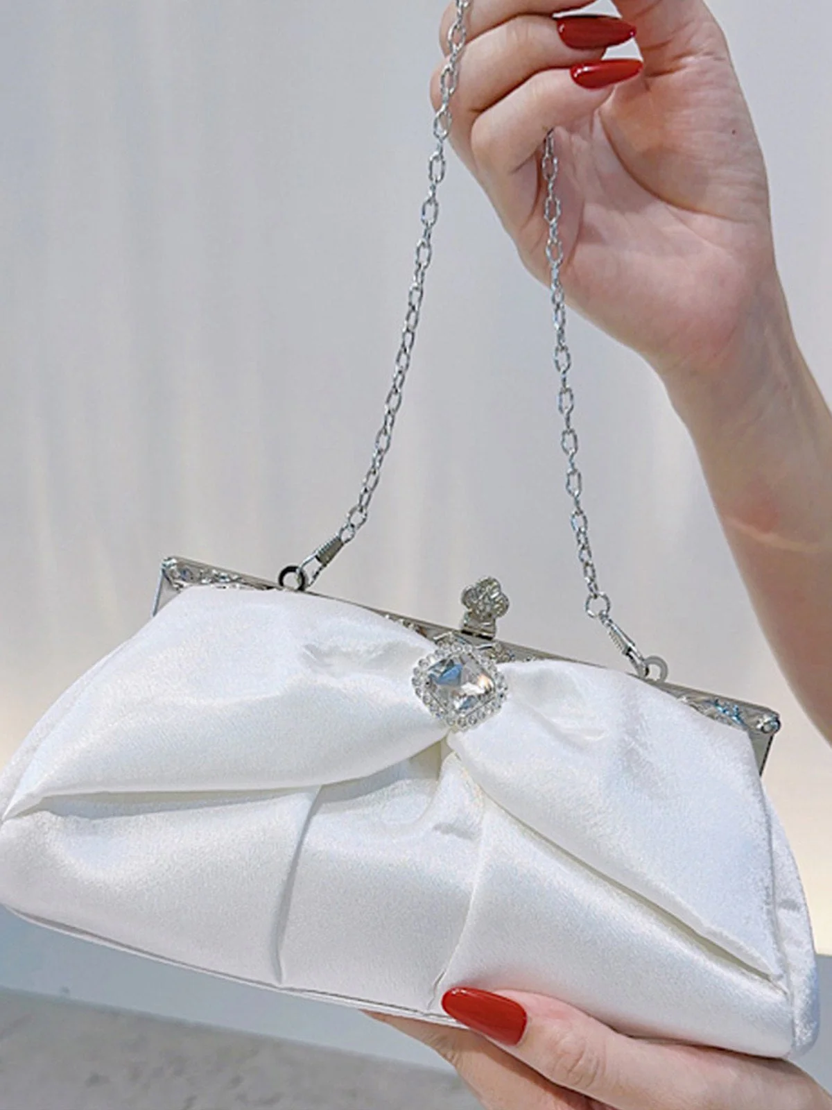 Pochette de soirée plissée blanche vintage - Image 6